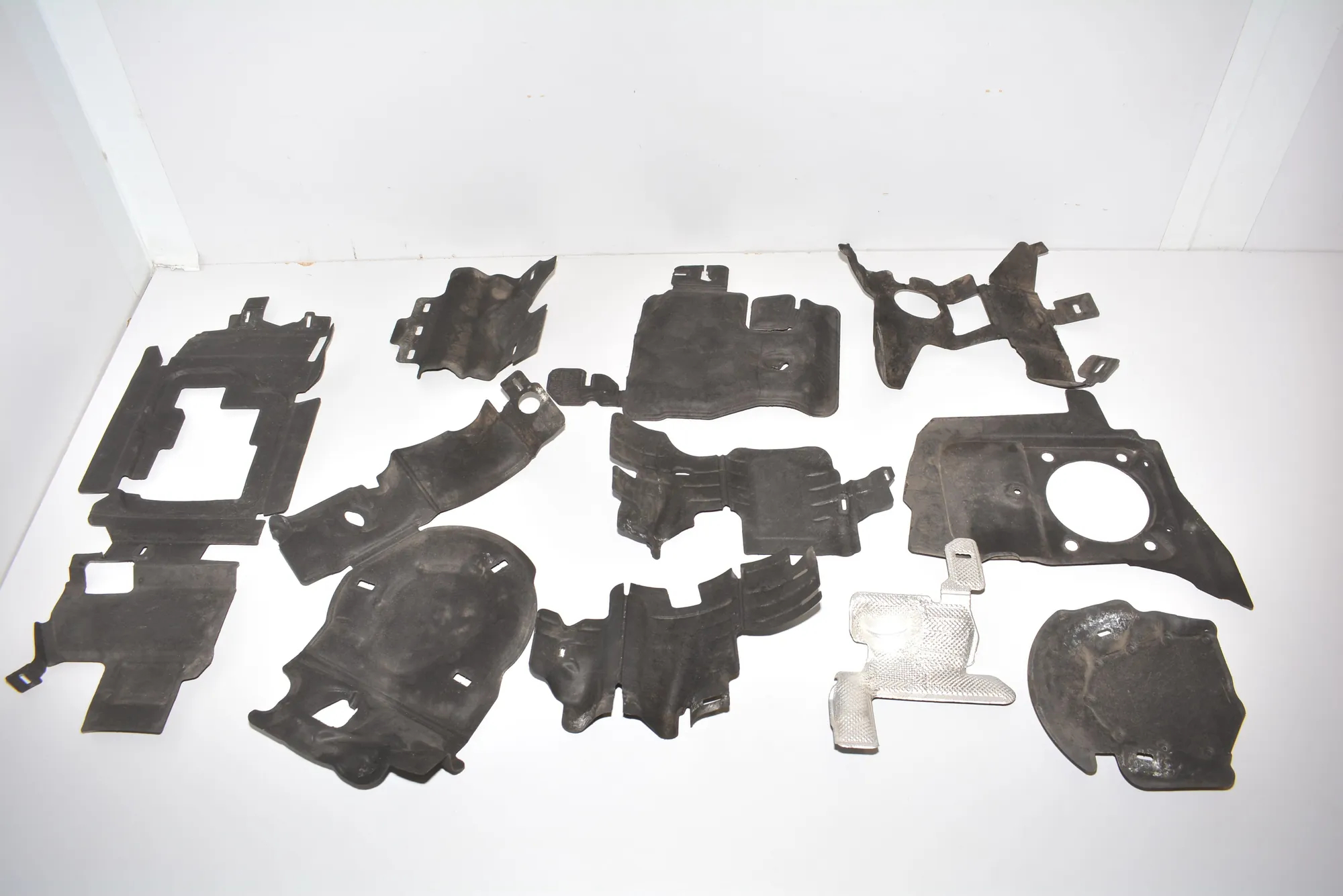 Other Engine Compartment Parts – OEM 8535504 · BMW i3 (I01) Hybrid 2016 – 4
