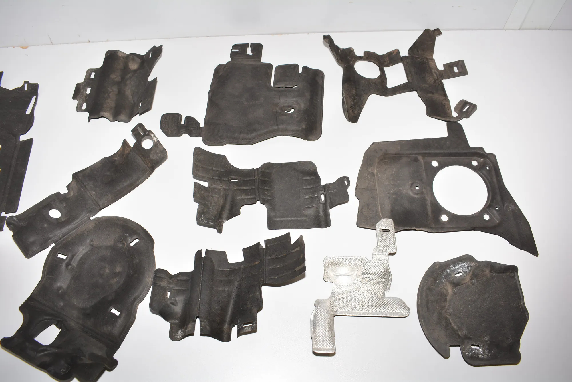 Other Engine Compartment Parts – OEM 8535504 · BMW i3 (I01) Hybrid 2016 – 6