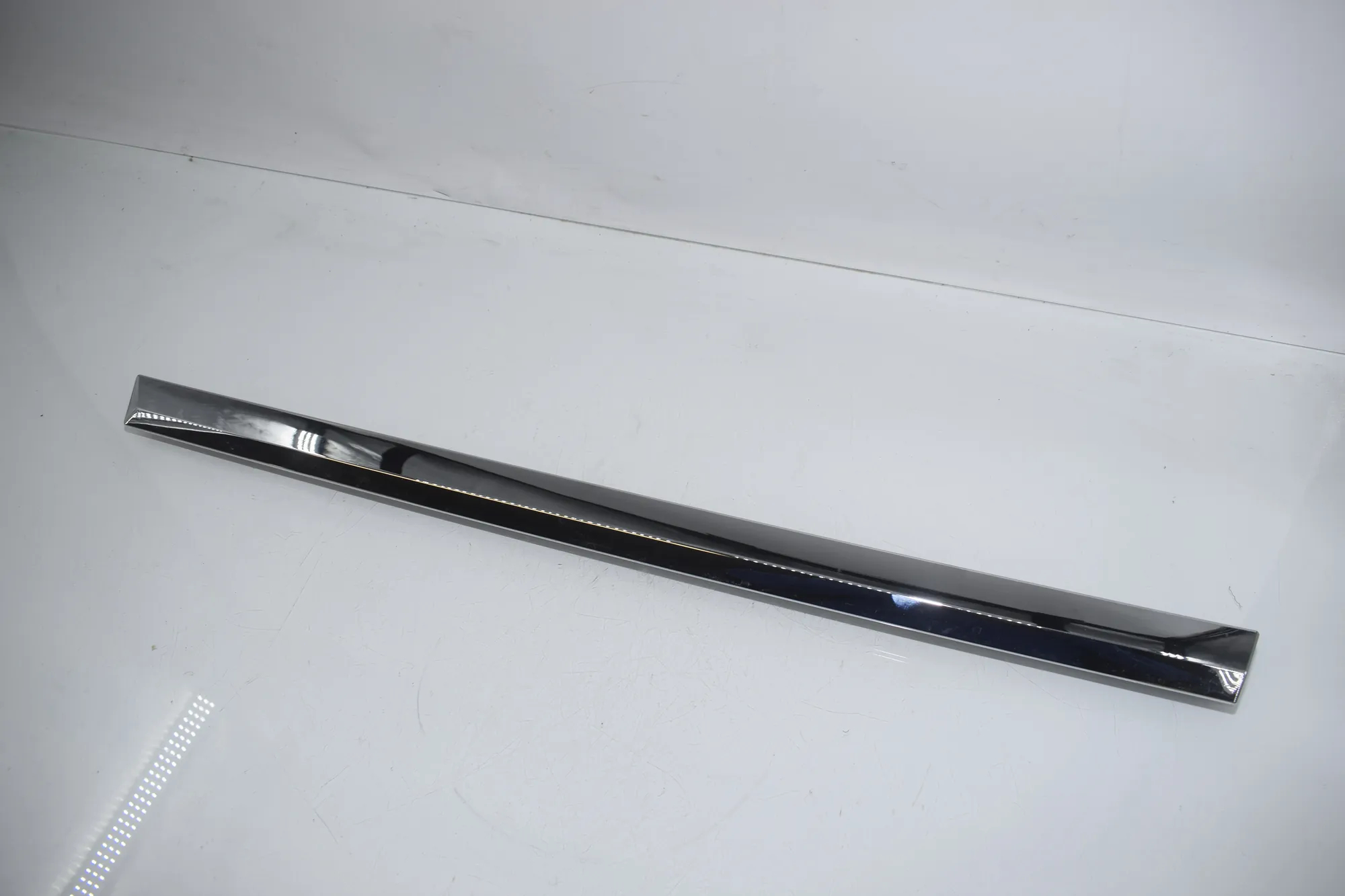 Rear Right Door Lower Molding – OEM 7428710 · BMW X7 (G07) BMW X7 (G07) xDrive 40 i Mild Hydrid 2022 – 2