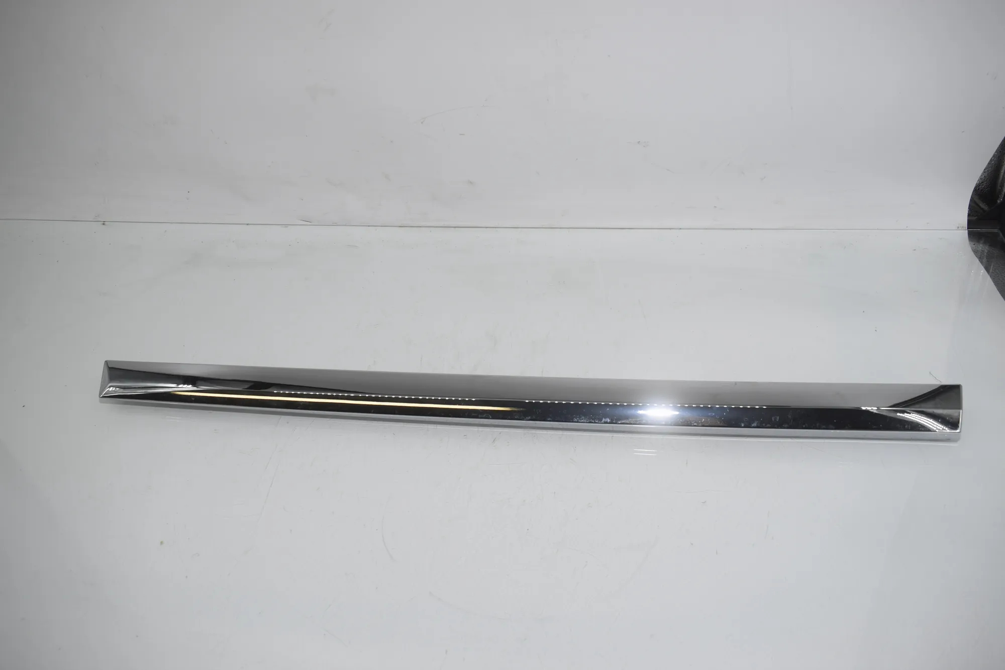 Rear Right Door Lower Molding – OEM 7428710 · BMW X7 (G07) BMW X7 (G07) xDrive 40 i Mild Hydrid 2022