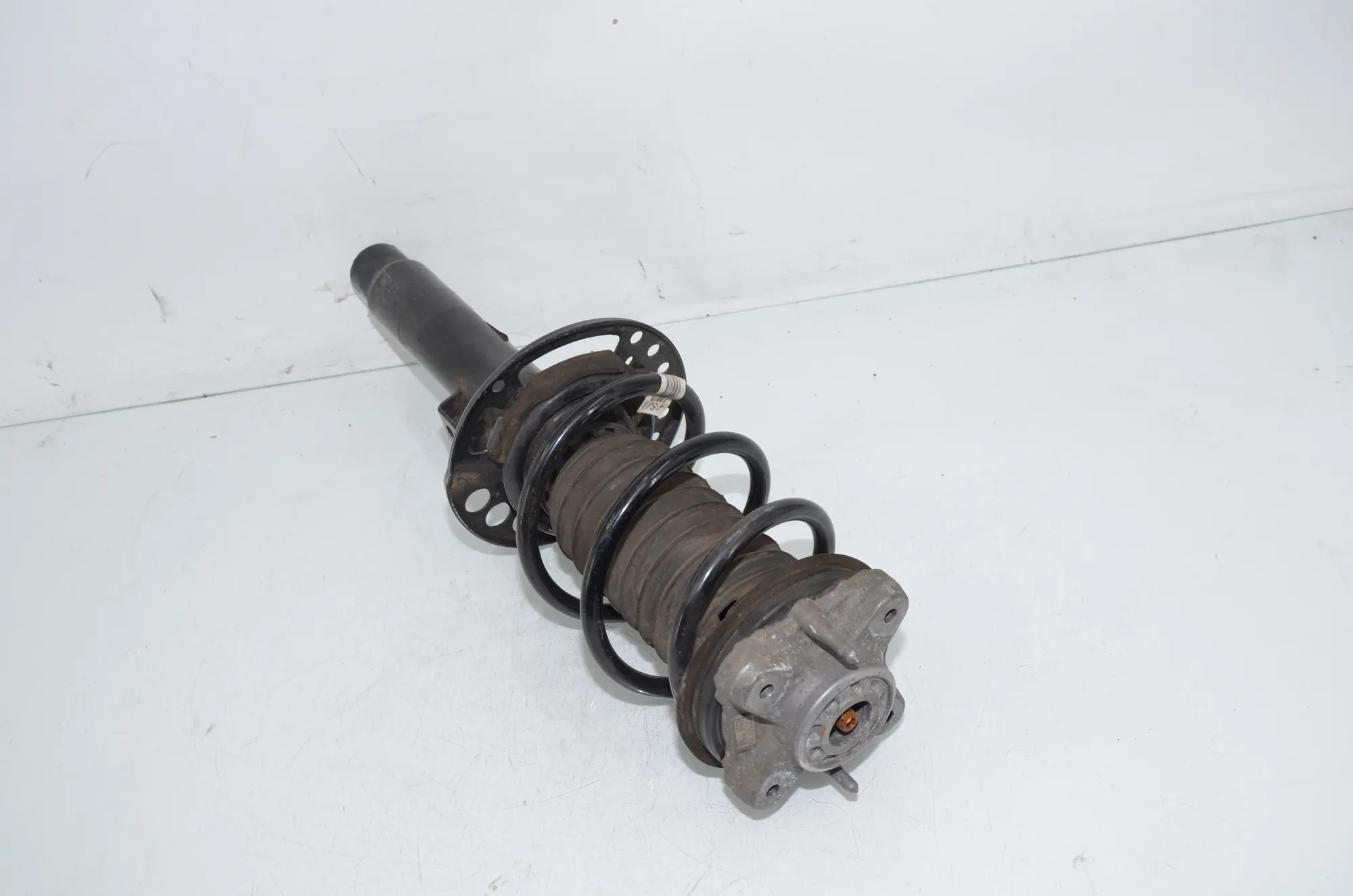 Front Right Shock Absorber – OEM 31316888490 · BMW 3 Touring (G21) BMW 3 Touring (G21) 318 i 2021 – 2