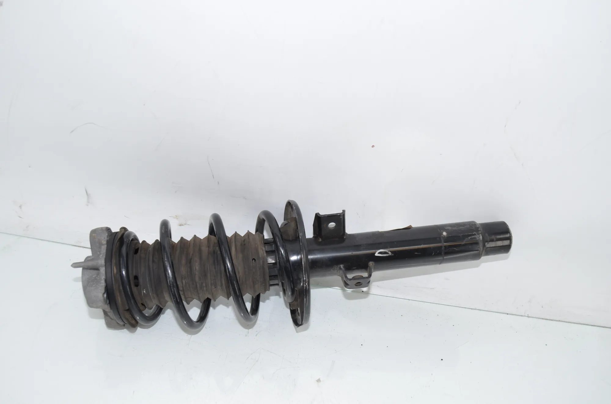 Front Right Shock Absorber – OEM 31316888490 · BMW 3 Touring (G21) BMW 3 Touring (G21) 318 i 2021 – 3