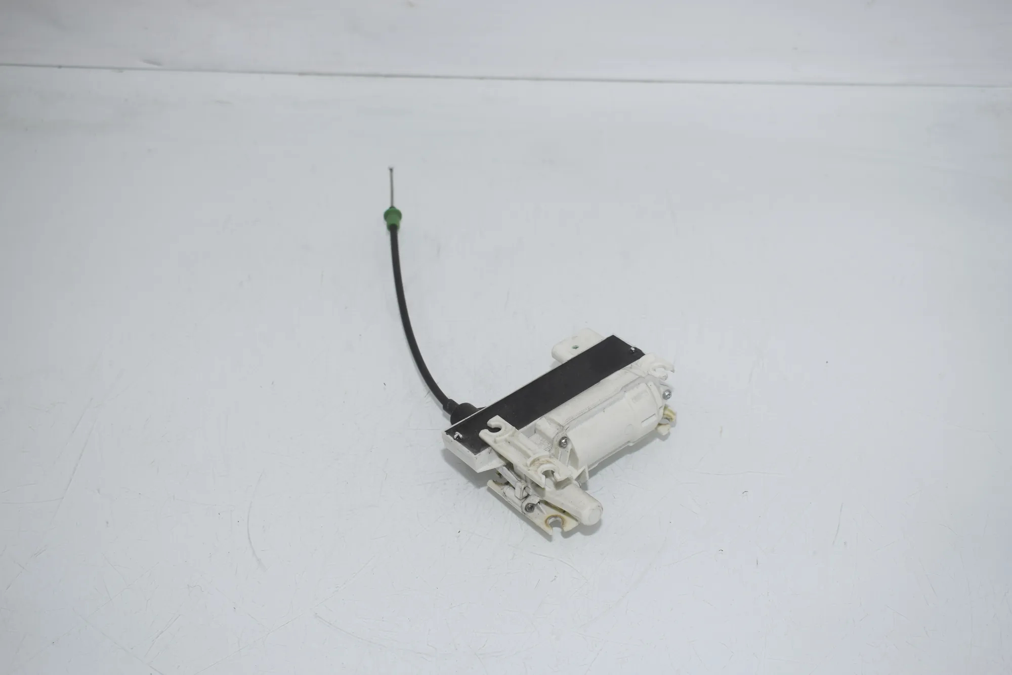 Rear Right Door Soft Close Unit – OEM 7444678 · BMW X7 (G07) BMW X7 (G07) xDrive 40 i 2019 – 2