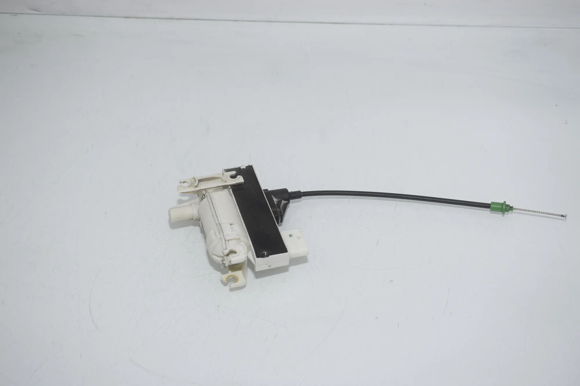 Rear Right Door Soft Close Unit – OEM 7444678 · BMW X7 (G07) BMW X7 (G07) xDrive 40 i 2019
