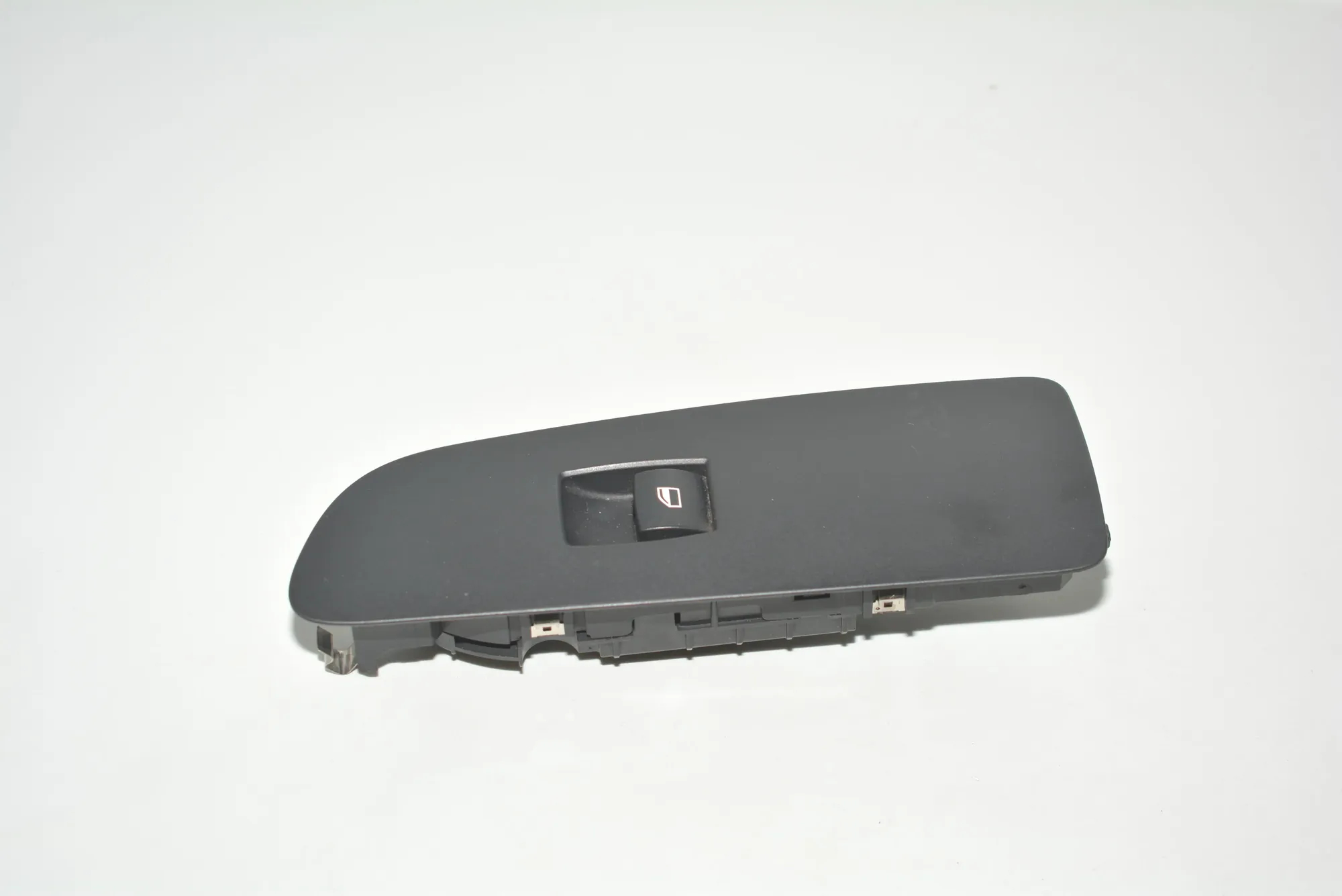 Front Left Door Window Switch – OEM 9163001 · BMW 1 (E81) 118 d 2008