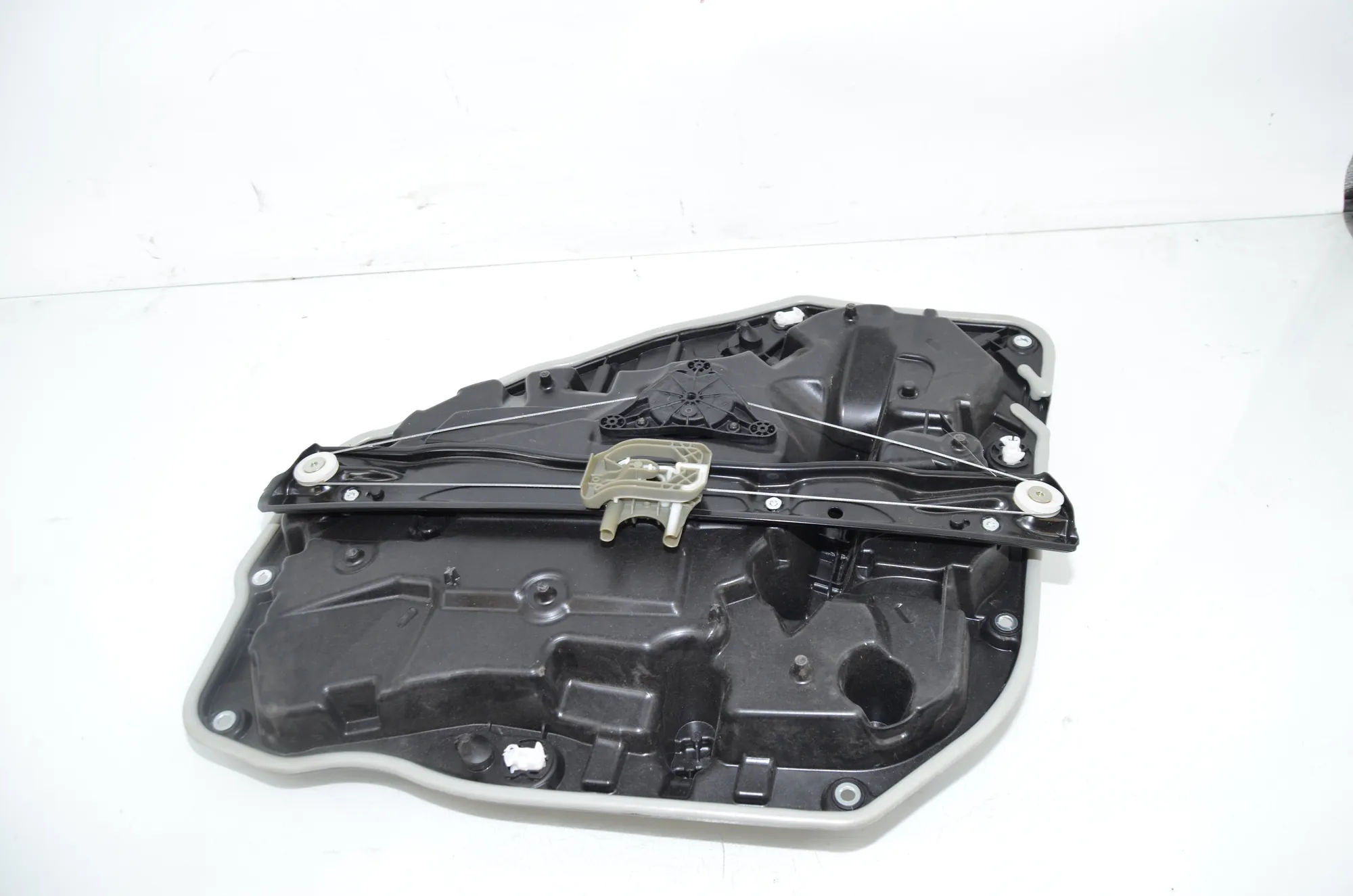 Rear Right Door Window Regulator – OEM 9450786 · BMW X5 (G05) BMW X5 (G05) xDrive 45 e iPerformance 2021 – 4