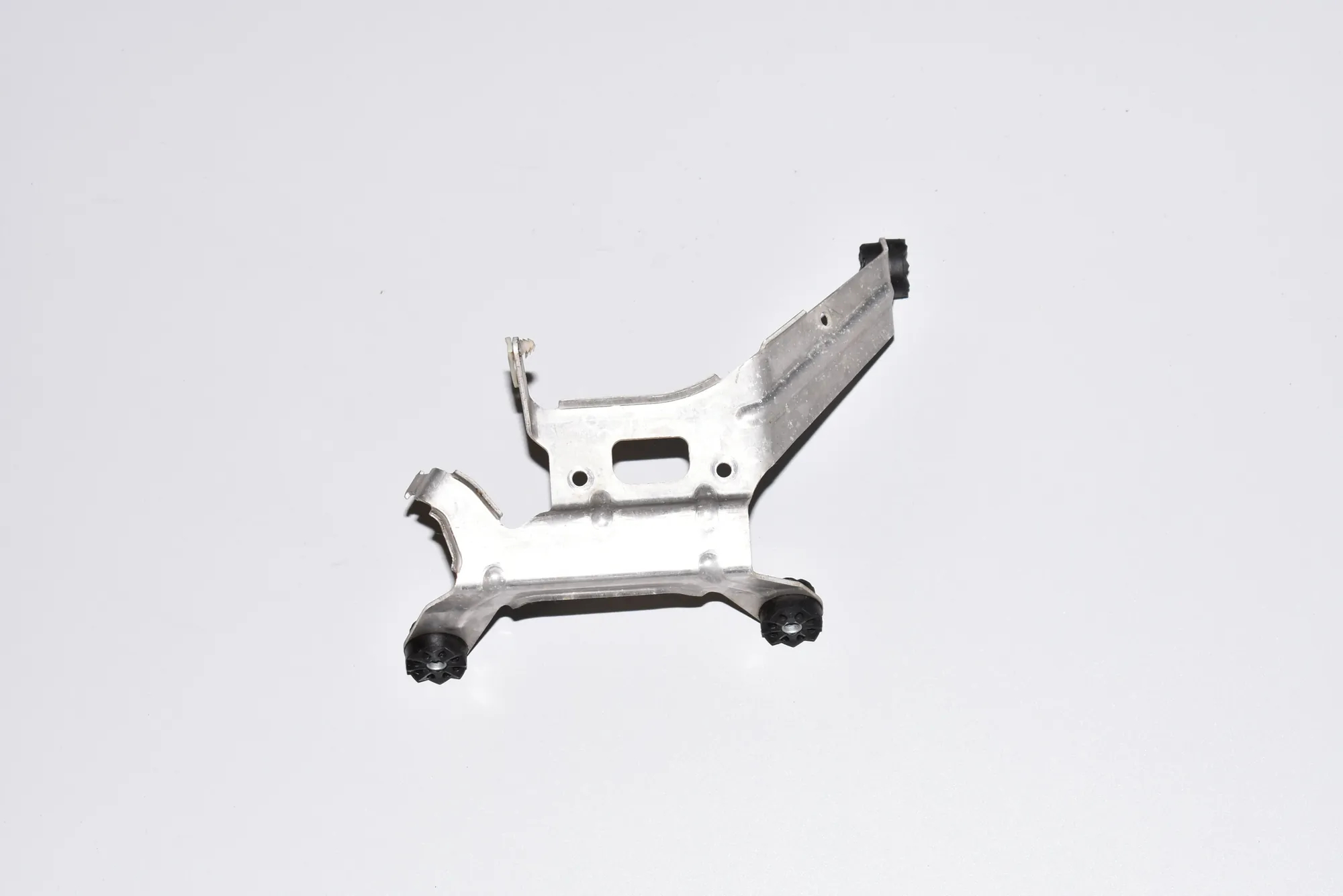 ABS Pump Holder – OEM 6852030 · BMW i3 (I01) Hybrid 2016 – 3