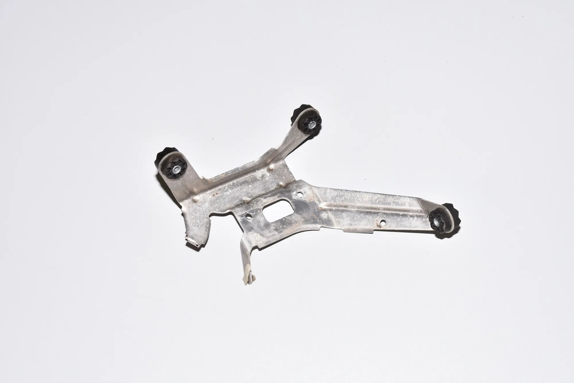 ABS Pump Holder – OEM 6852030 · BMW i3 (I01) Hybrid 2016 – 2