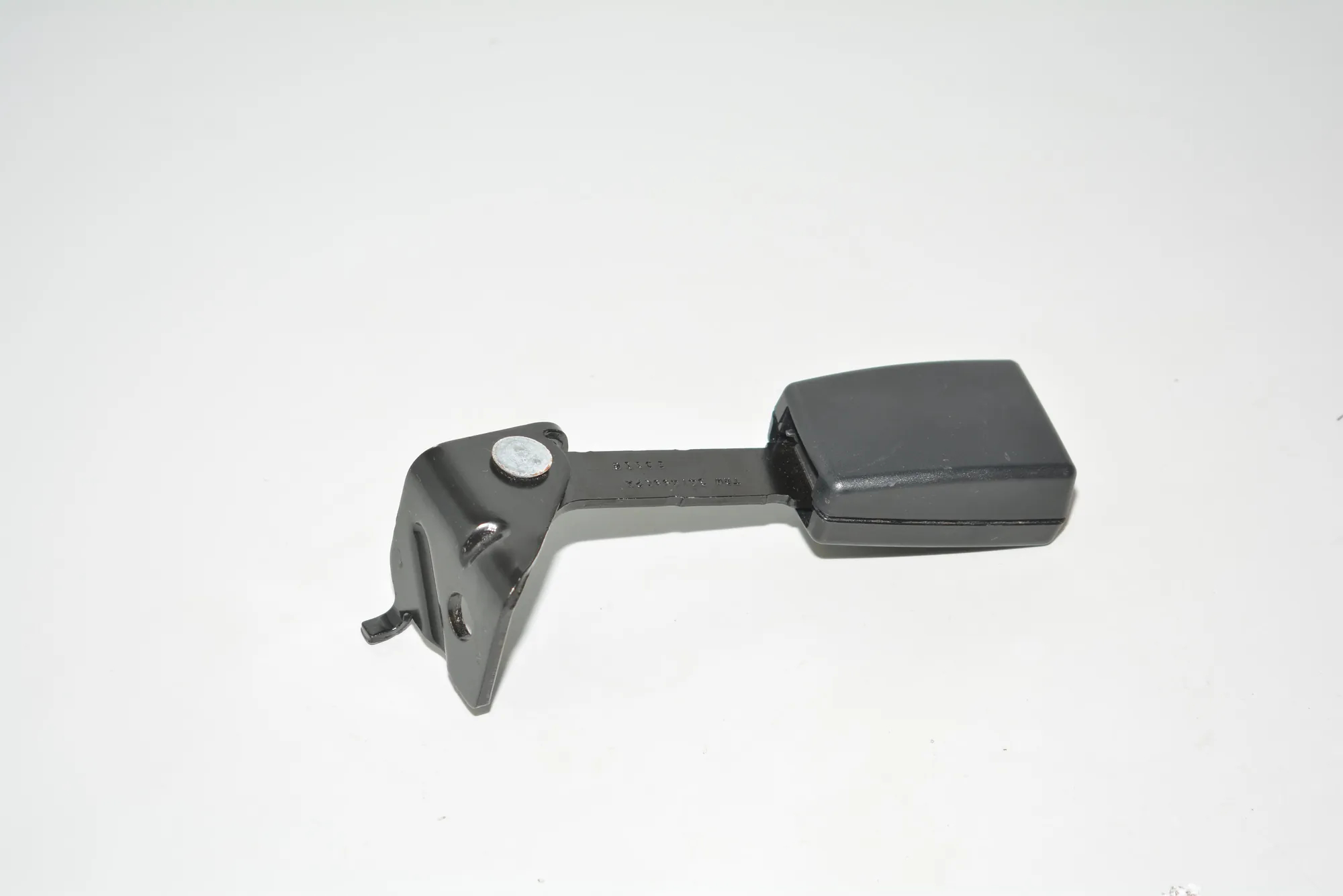 Rear Left Seat Buckle – OEM 7347725 · BMW i3 (I01) Hybrid 2016 – 4