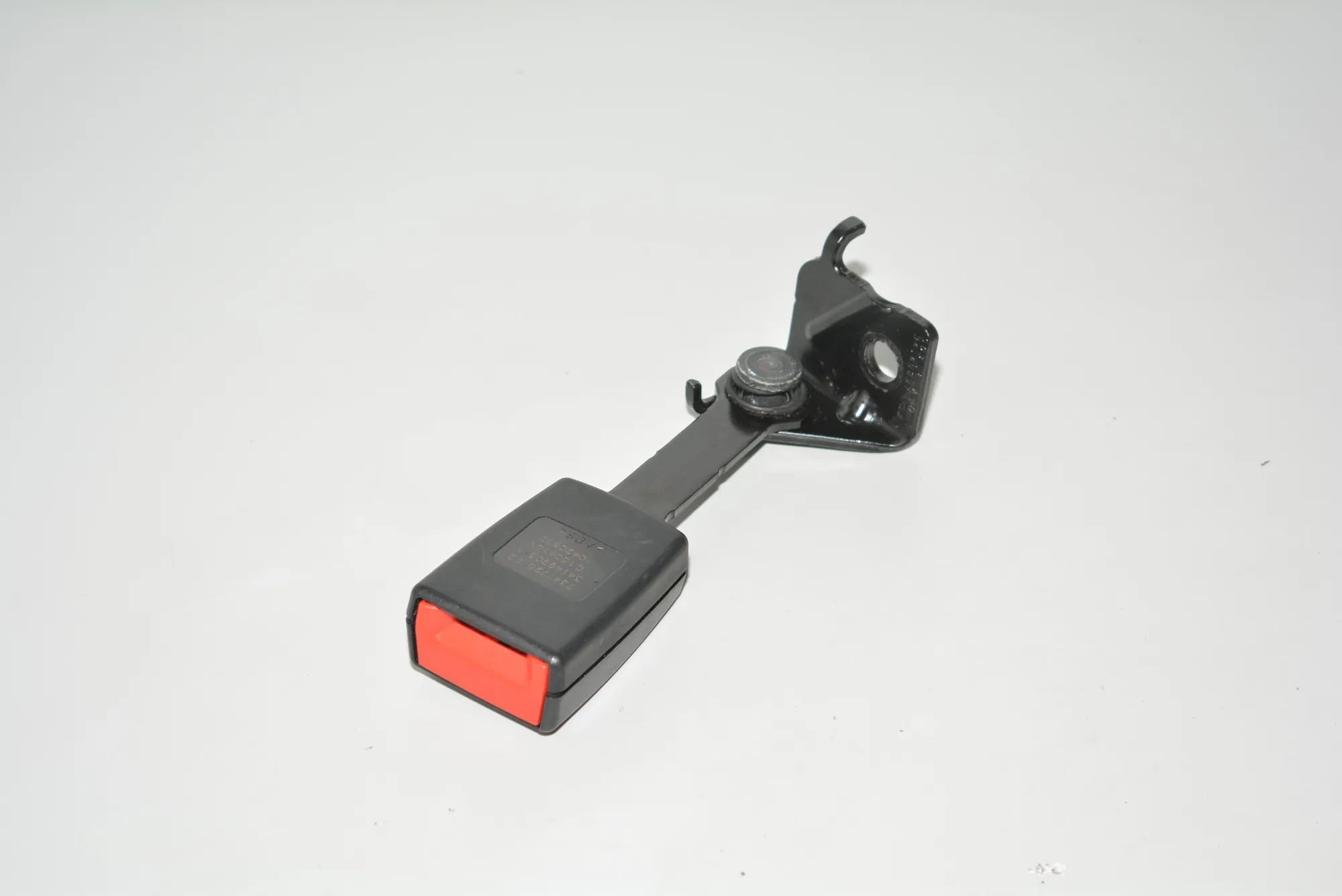 Rear Left Seat Buckle – OEM 7347725 · BMW i3 (I01) Hybrid 2016
