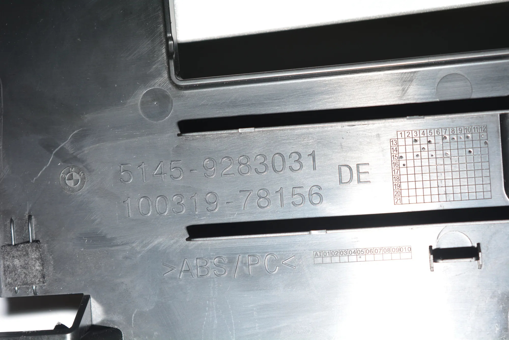Dashboard Lower Trim – OEM 9283031 · BMW i3 (I01) Hybrid 2016 – 5