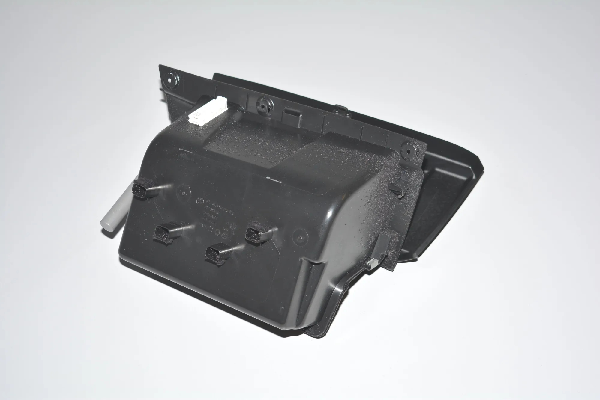 Glove Compartment – OEM 9283018 · BMW i3 (I01) Hybrid 2016 – 3