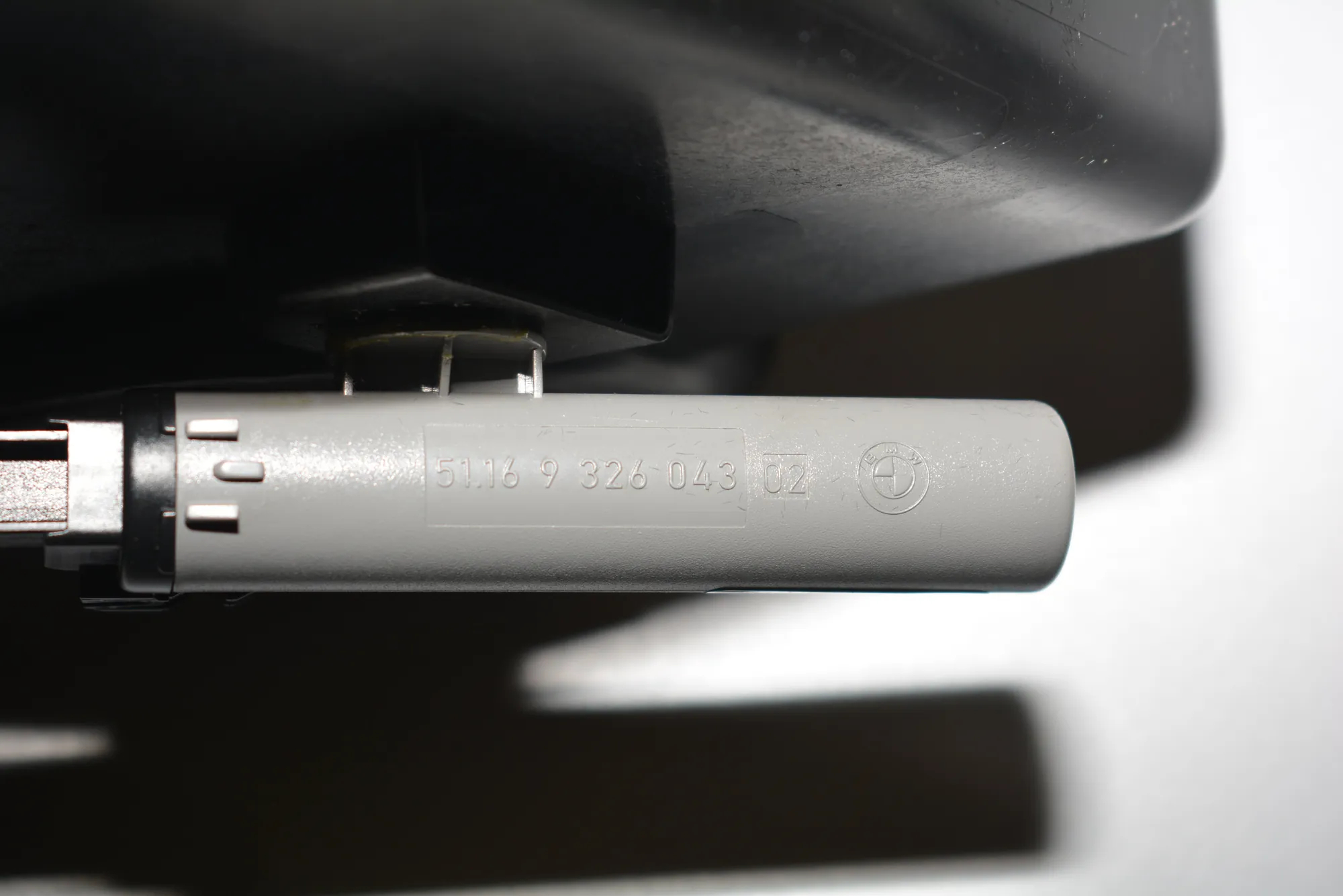 Glove Compartment – OEM 9283018 · BMW i3 (I01) Hybrid 2016 – 7