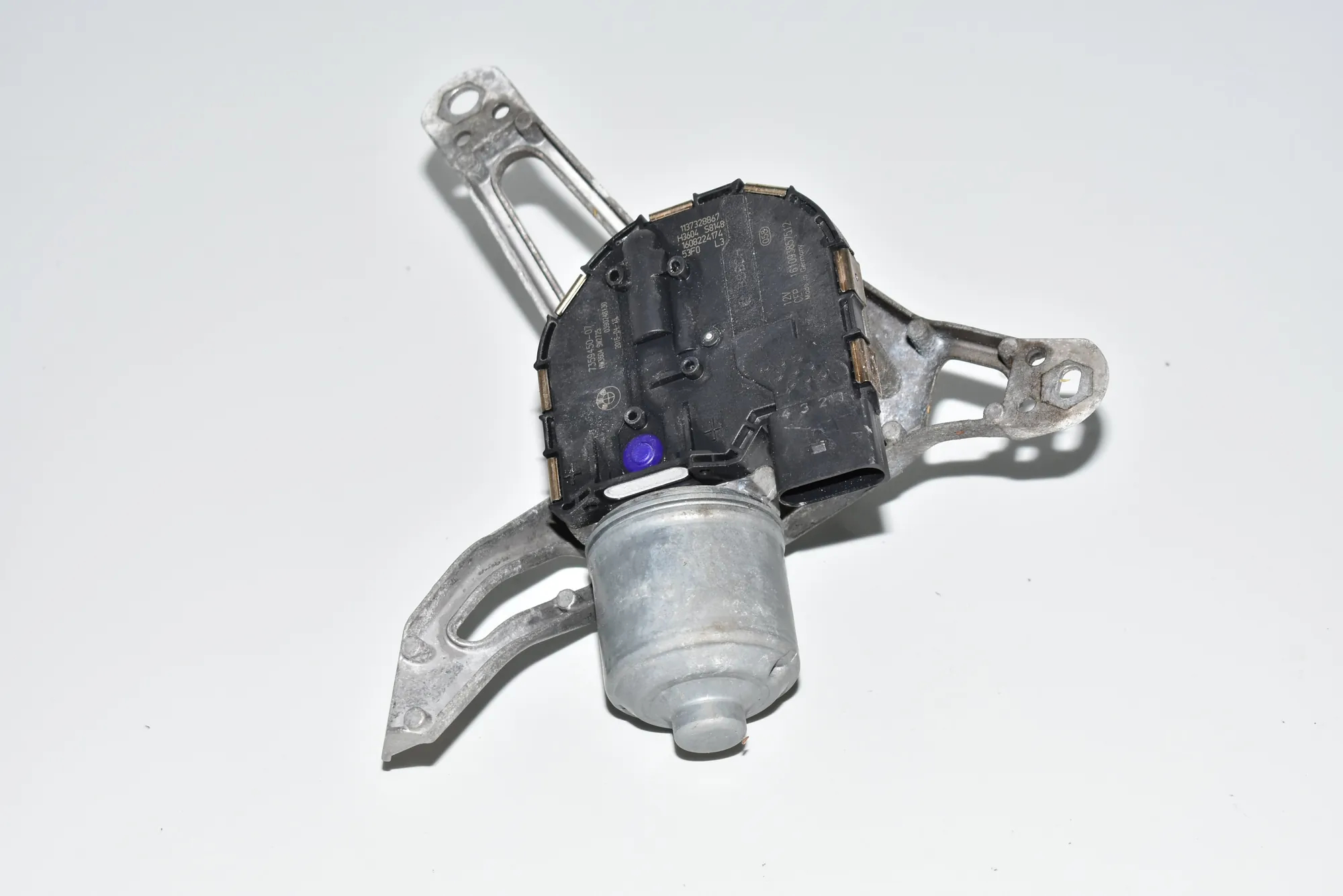 Front Windshield Wiper Mechanism – OEM 7359450 · BMW i3 (I01) Hybrid 2016 – 2