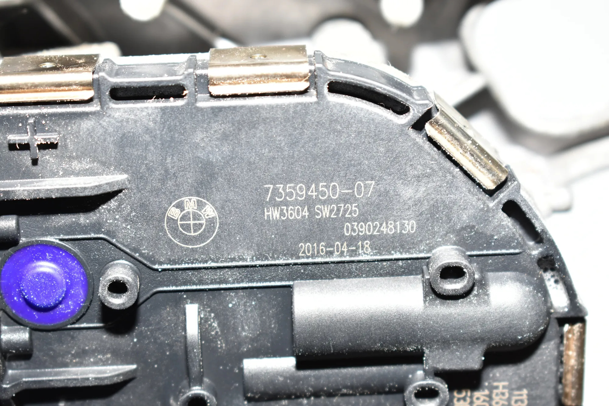 Front Windshield Wiper Mechanism – OEM 7359450 · BMW i3 (I01) Hybrid 2016 – 4