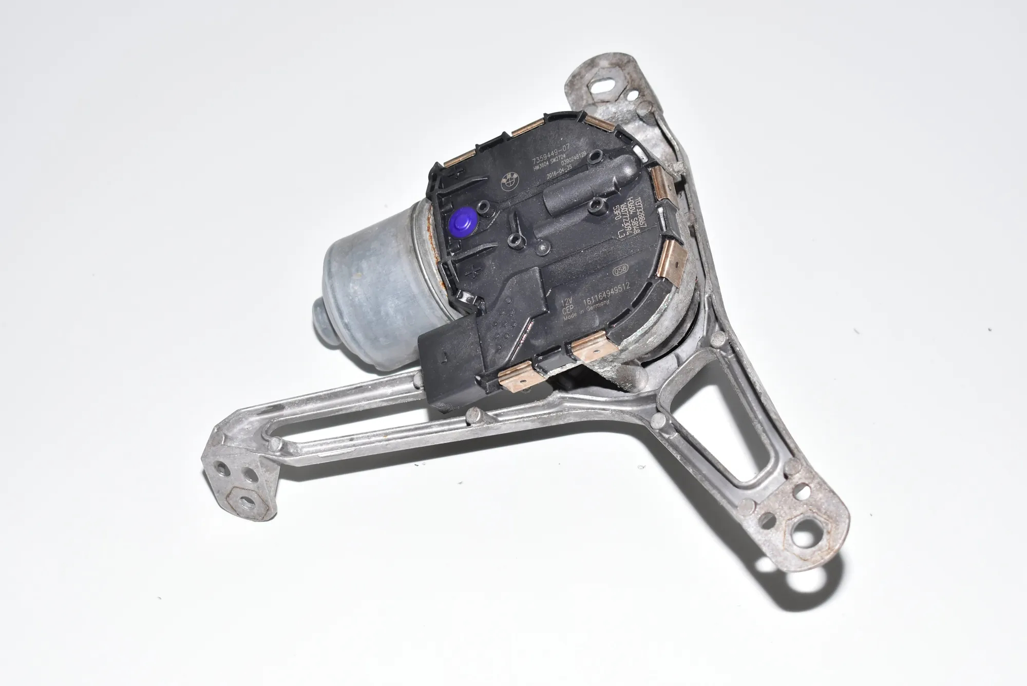 Front Windshield Wiper Mechanism – OEM 7359449 · BMW i3 (I01) Hybrid 2016