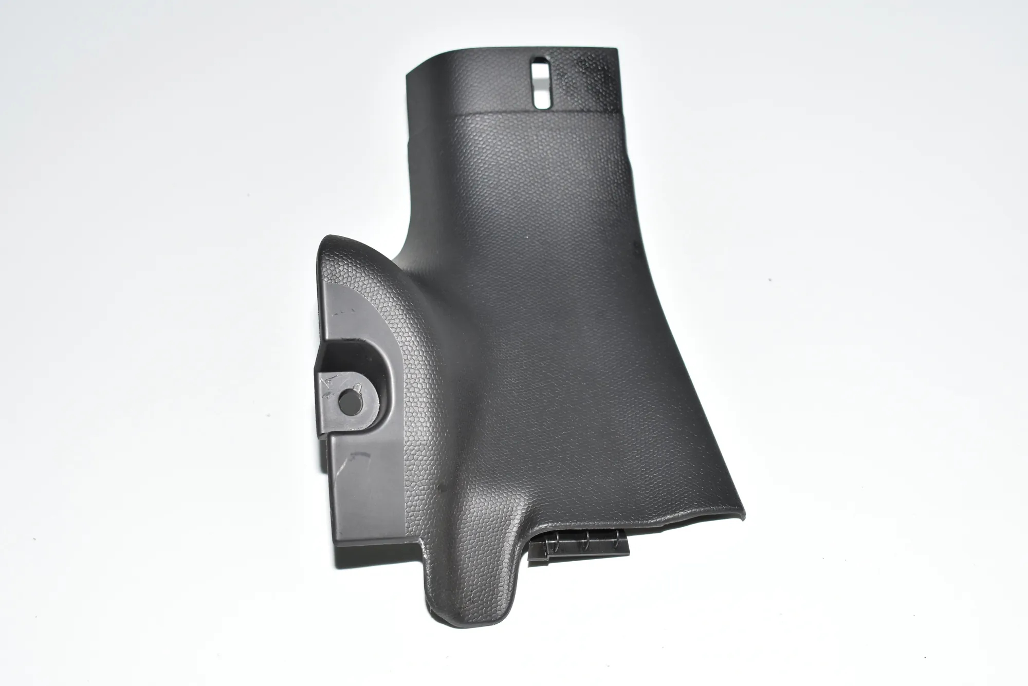 Rear Right Interior Step Trim – OEM 7272382 · BMW i3 (I01) Hybrid 2016 – 2