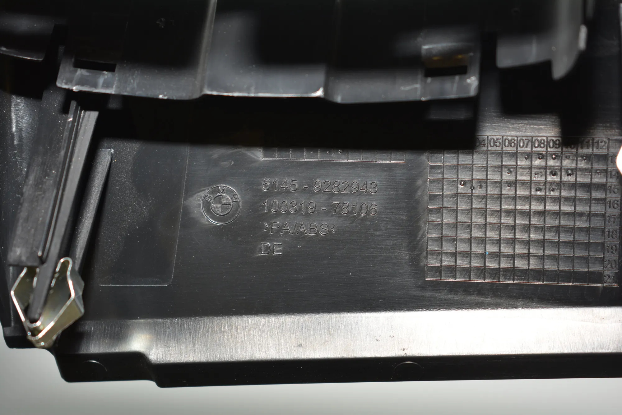 Headlight Switch Trim – OEM 9282943 · BMW i3 (I01) Hybrid 2016 – 4
