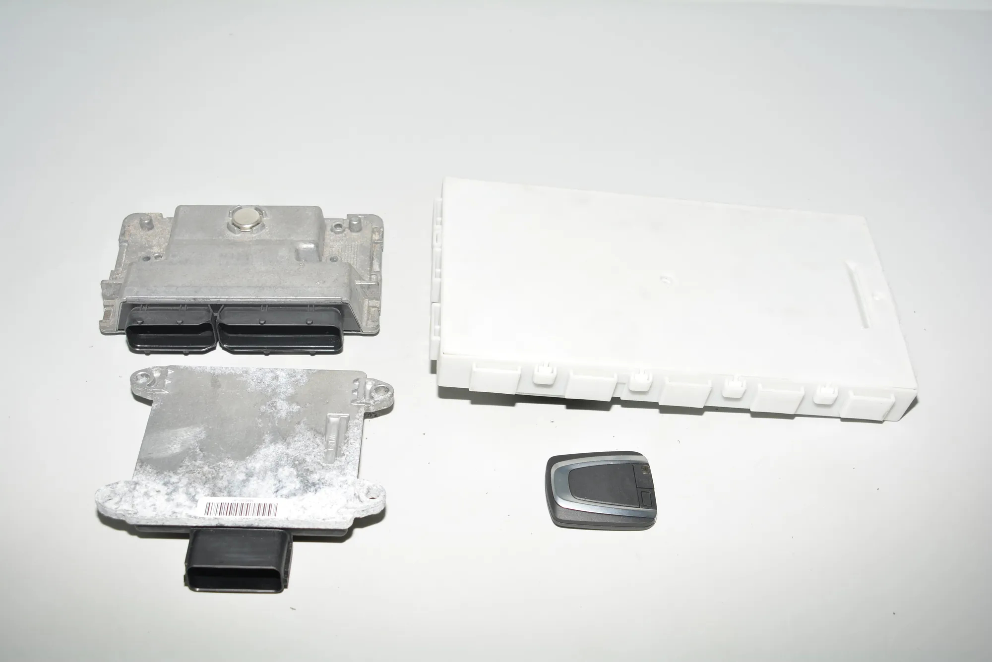 Engine Ignition ECU Set – OEM 8667093 · BMW i3 (I01) Hybrid 2016 – 3