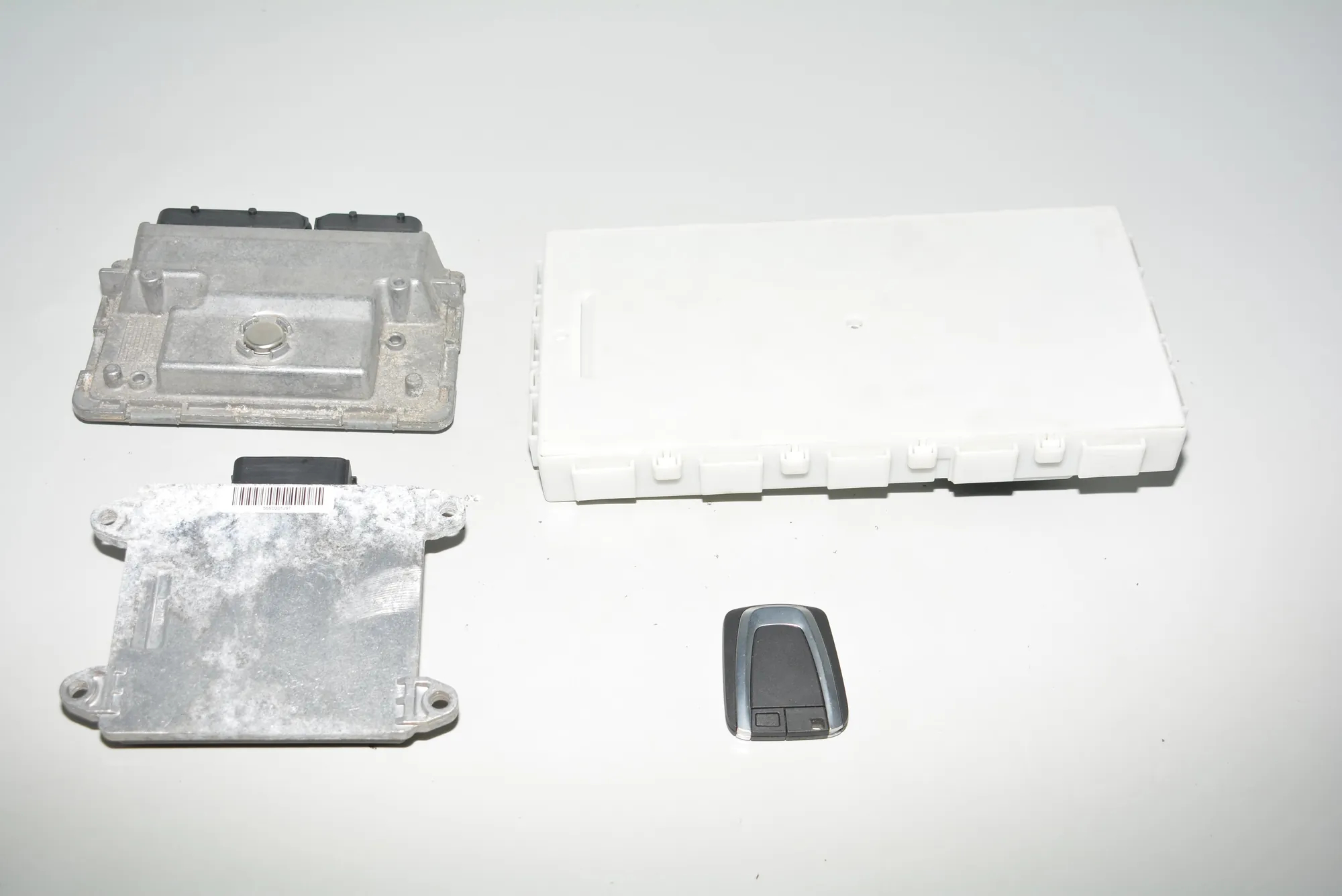 Engine Ignition ECU Set – OEM 8667093 · BMW i3 (I01) Hybrid 2016 – 4