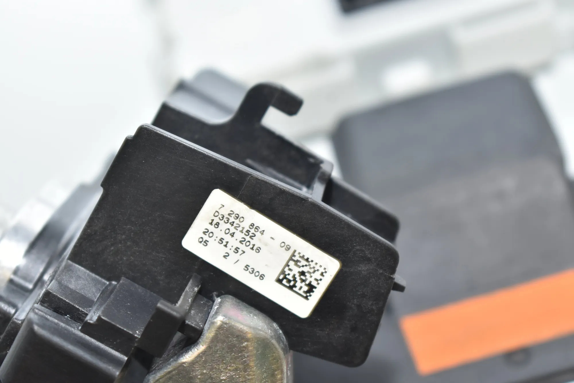 Engine Ignition ECU Set – OEM 8667093 · BMW i3 (I01) Hybrid 2016 – 8