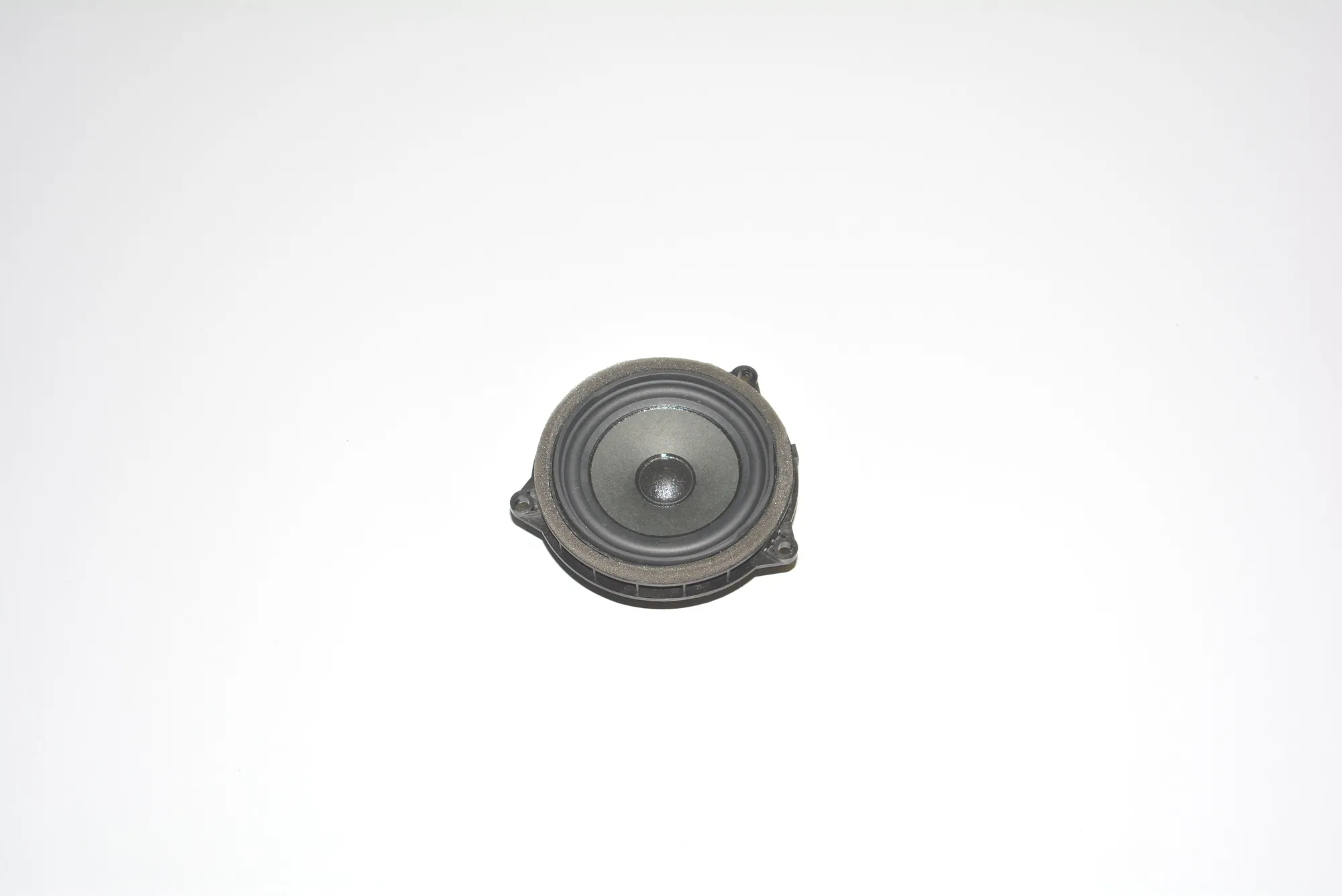 Front Right Door Speaker – OEM 9274700 · BMW i3 (I01) Hybrid 2016 – 2