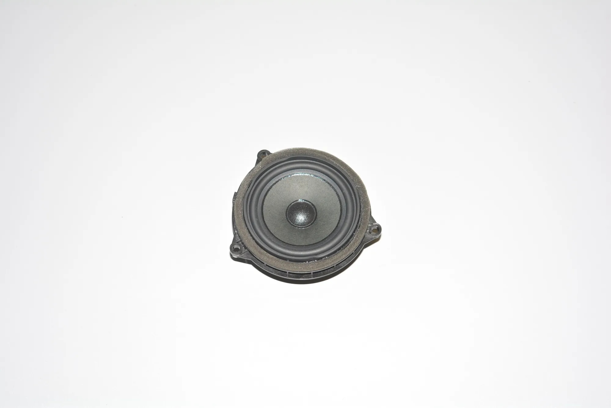 Front Right Door Speaker – OEM 9274700 · BMW i3 (I01) Hybrid 2016