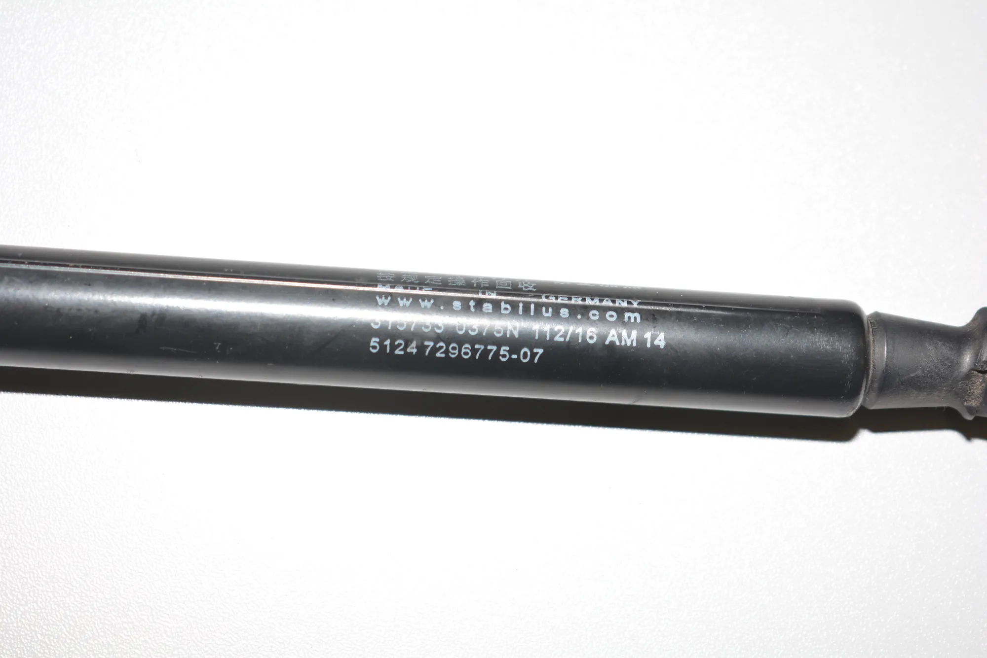 Right Side Tailgate Gas Strut – OEM 7296775 · BMW i3 (I01) Hybrid 2016 – 3