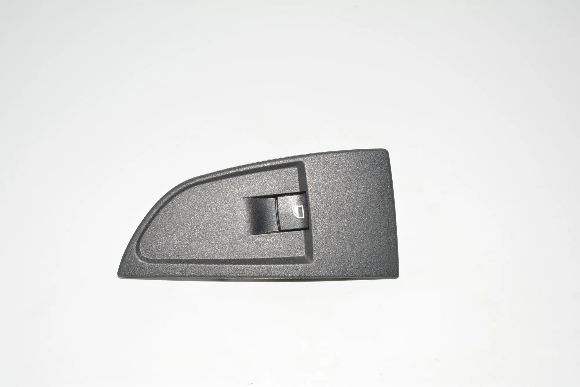 Front Left Door Window Switch – OEM 9208107 · BMW i3 (I01) Hybrid 2016