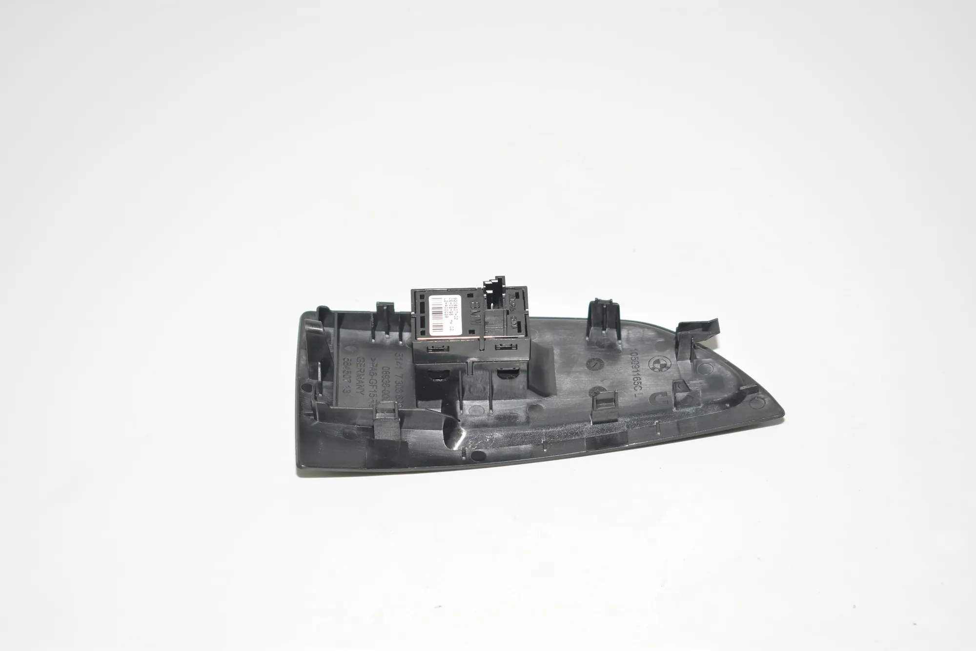 Front Left Door Window Switch – OEM 9208107 · BMW i3 (I01) Hybrid 2016 – 3