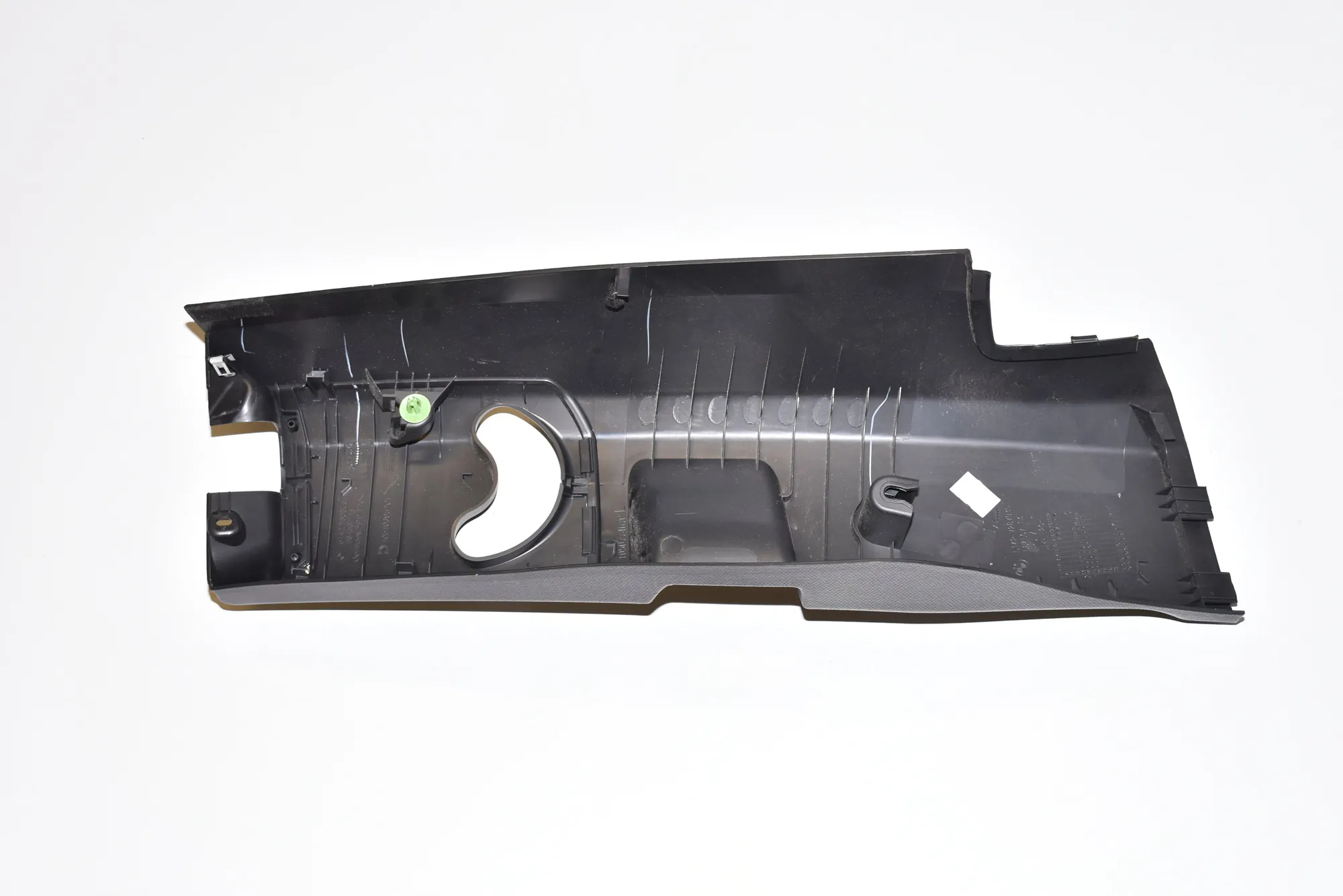 Left Side B Pillar Trim – OEM 7303705 · BMW i3 (I01) Hybrid 2016 – 4