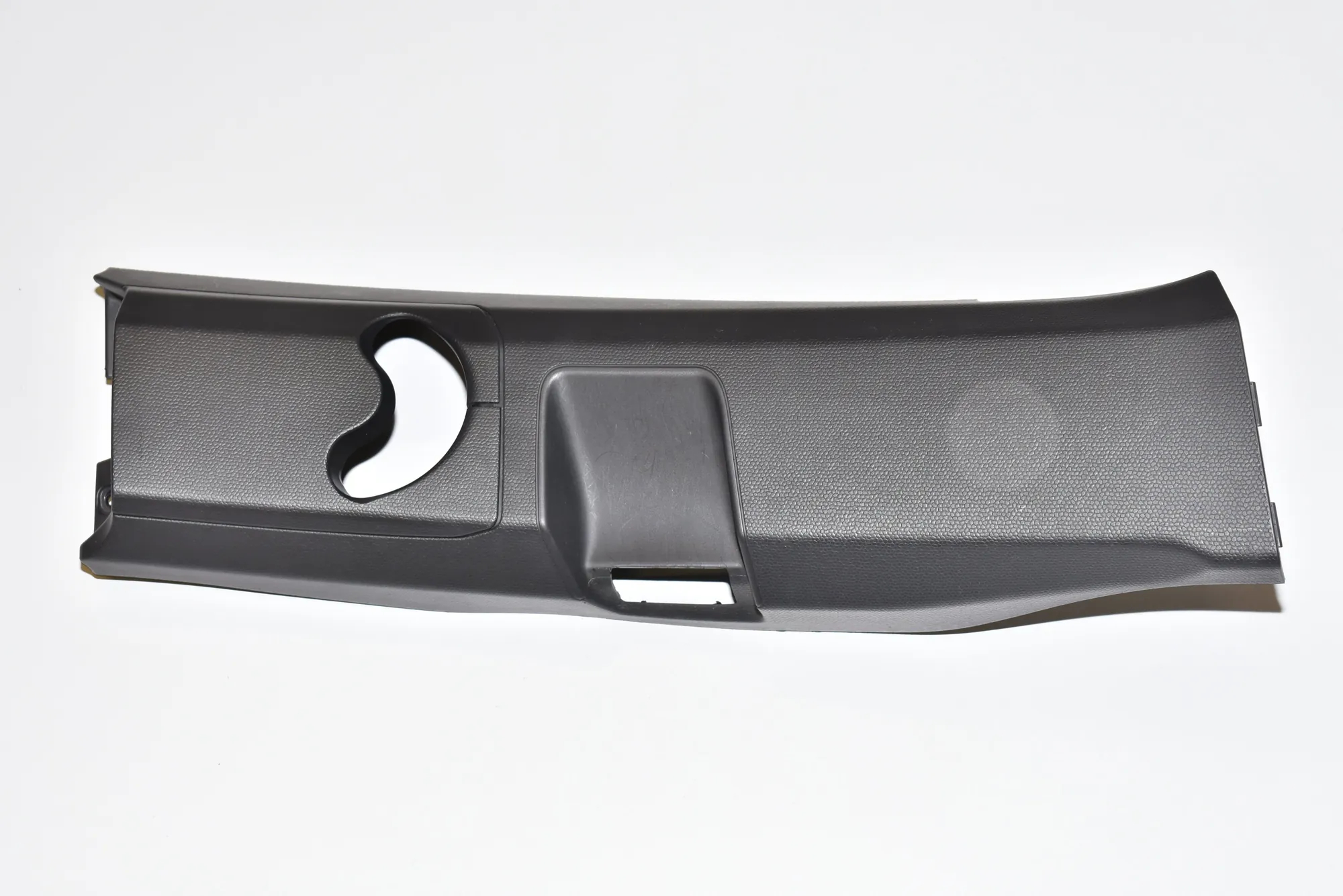 Right Side B Pillar Trim – OEM 7287936 · BMW i3 (I01) Hybrid 2016 – 4