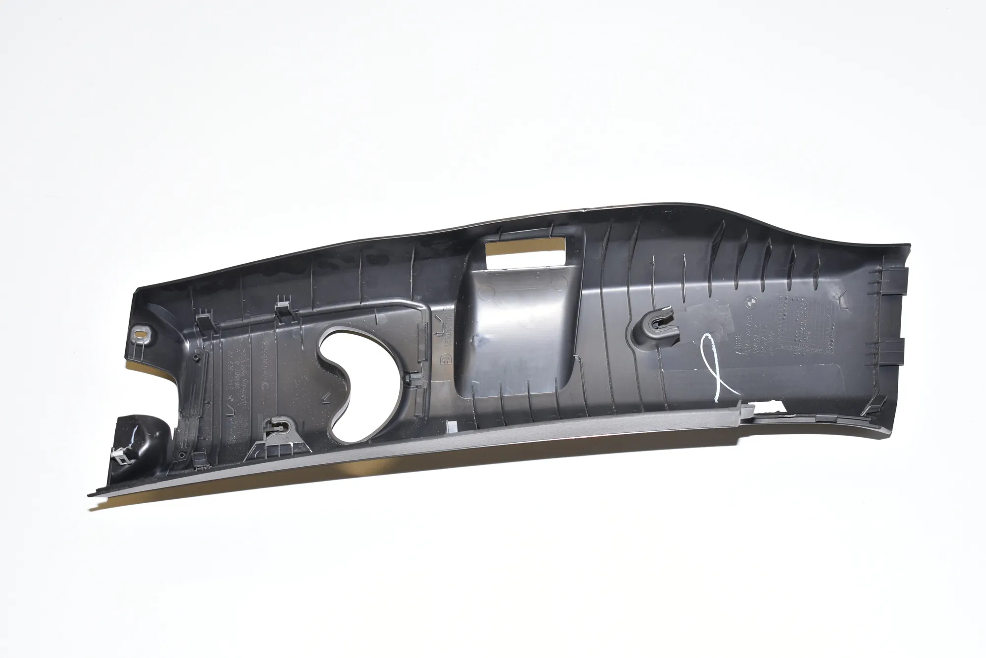Right Side B Pillar Trim – OEM 7287936 · BMW i3 (I01) Hybrid 2016 – 5