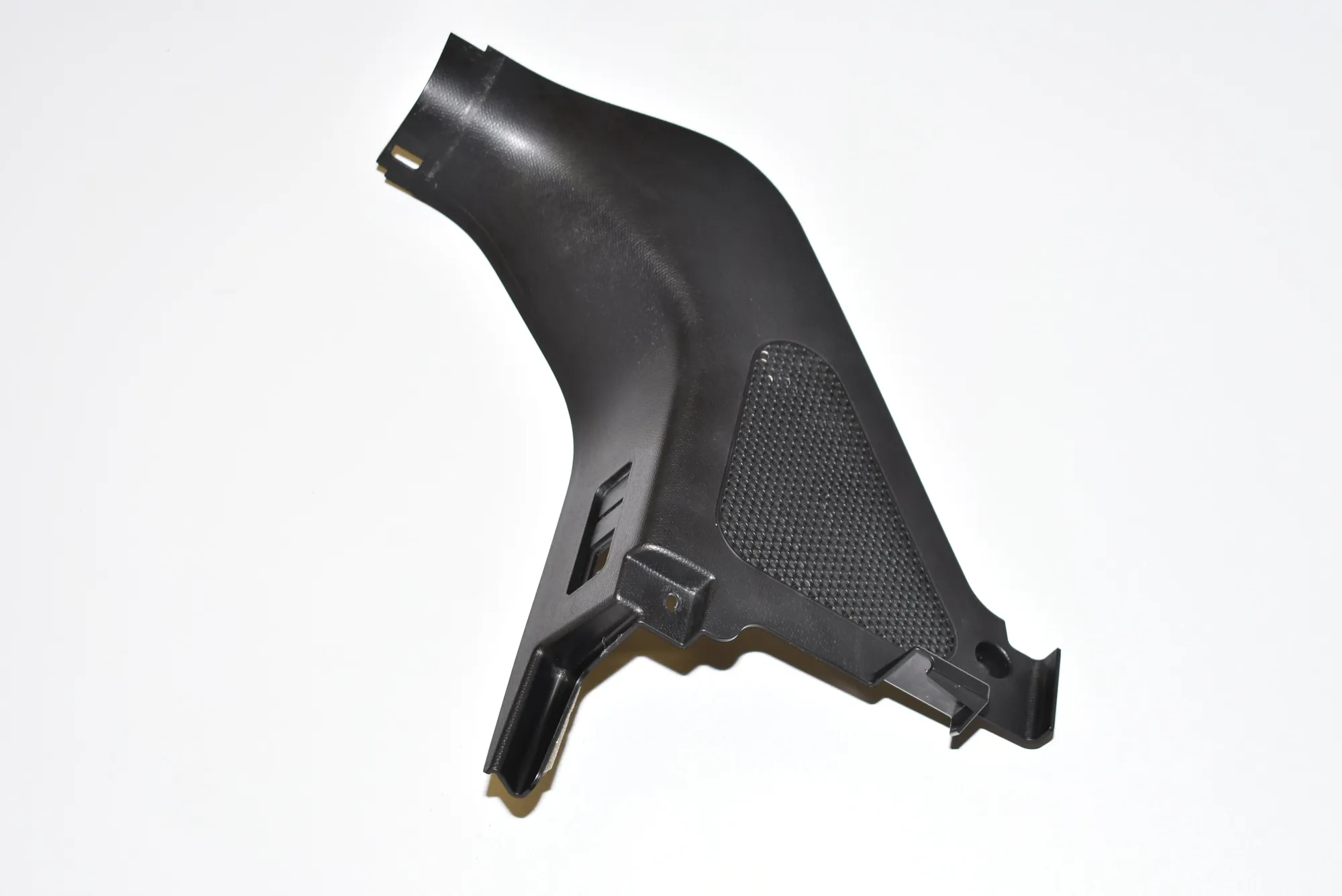 Front Right Interior Step Trim – OEM 7272420 · BMW i3 (I01) Hybrid 2016 – 3