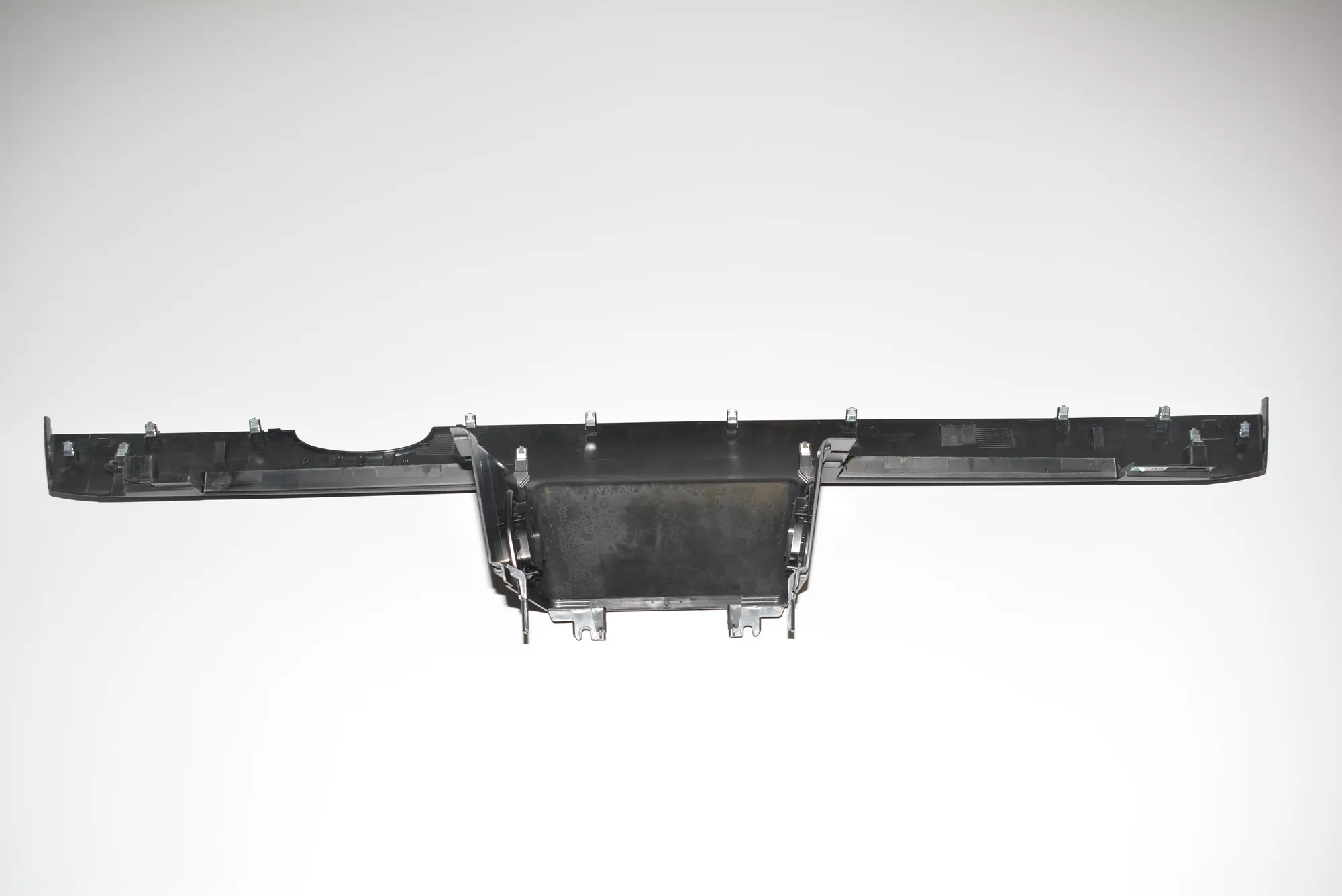 Dashboard Lower Trim – OEM 9303498 · BMW i3 (I01) Hybrid 2016 – 2