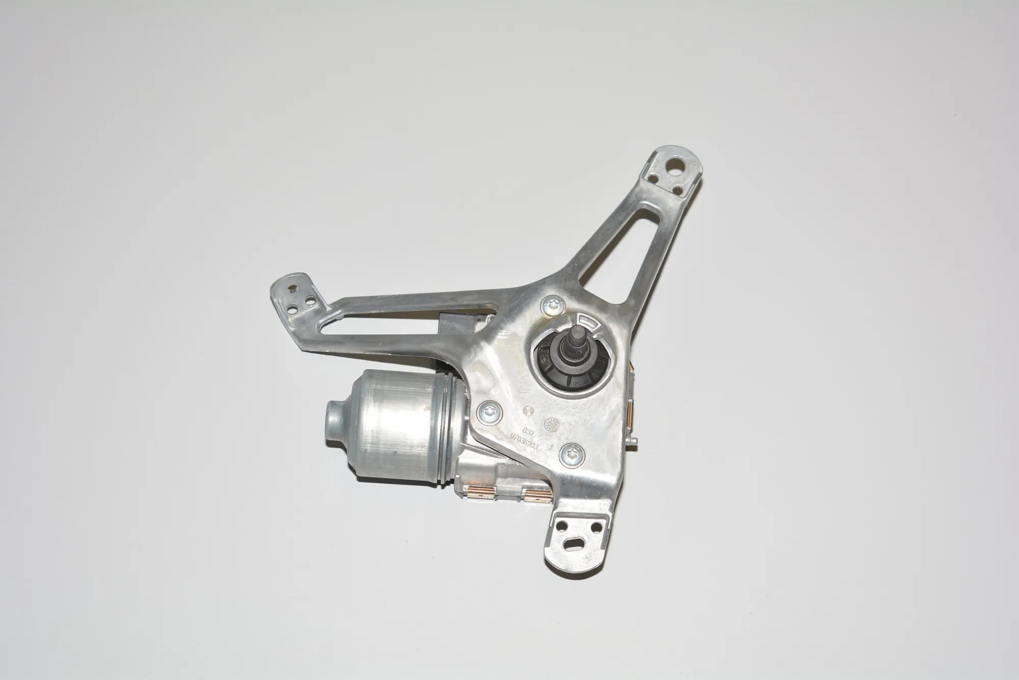 Front Windshield Wiper Mechanism – OEM 7359449 · BMW i3 (I01) Electric 2020 – 4