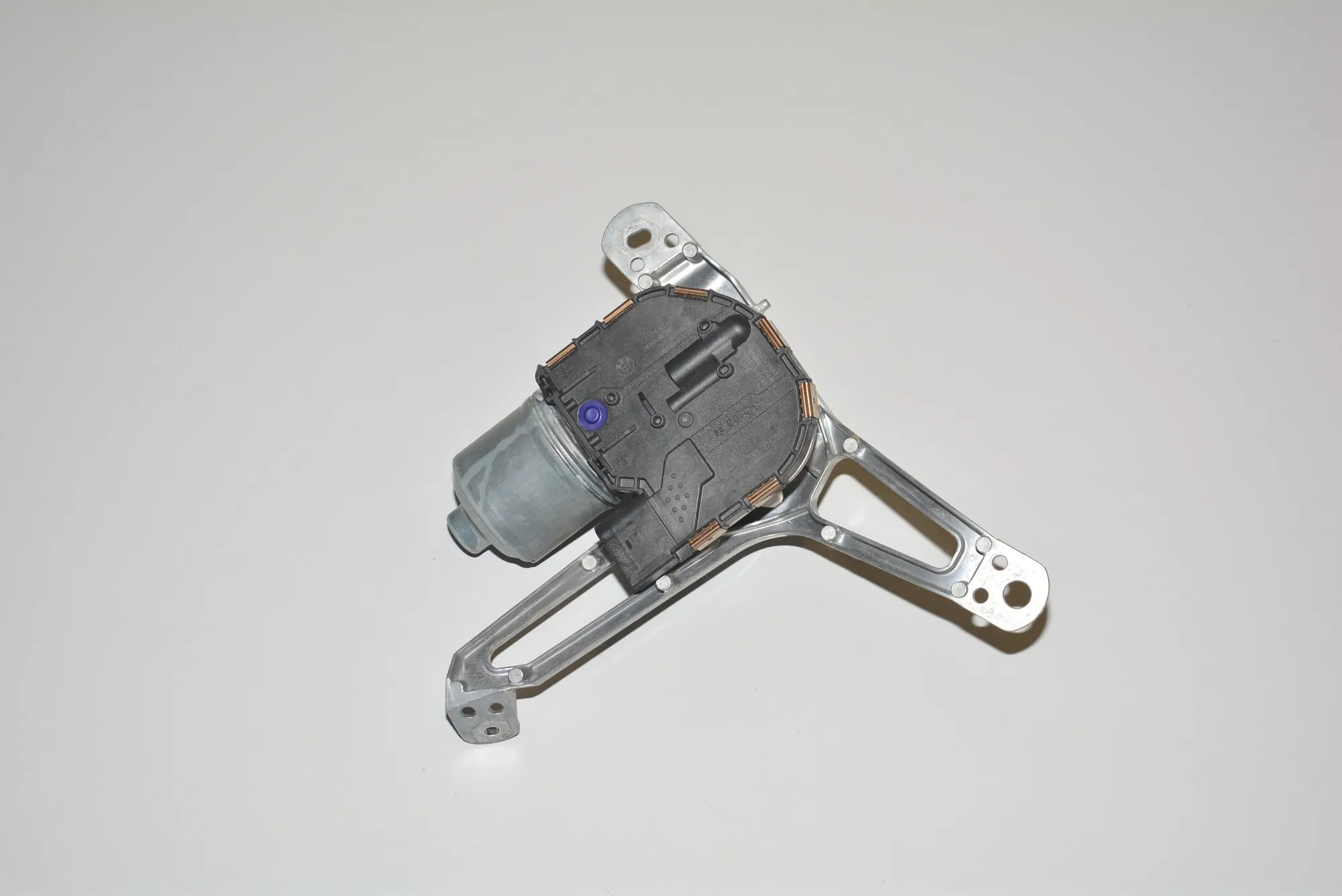 Front Windshield Wiper Mechanism – OEM 7359449 · BMW i3 (I01) Electric 2020