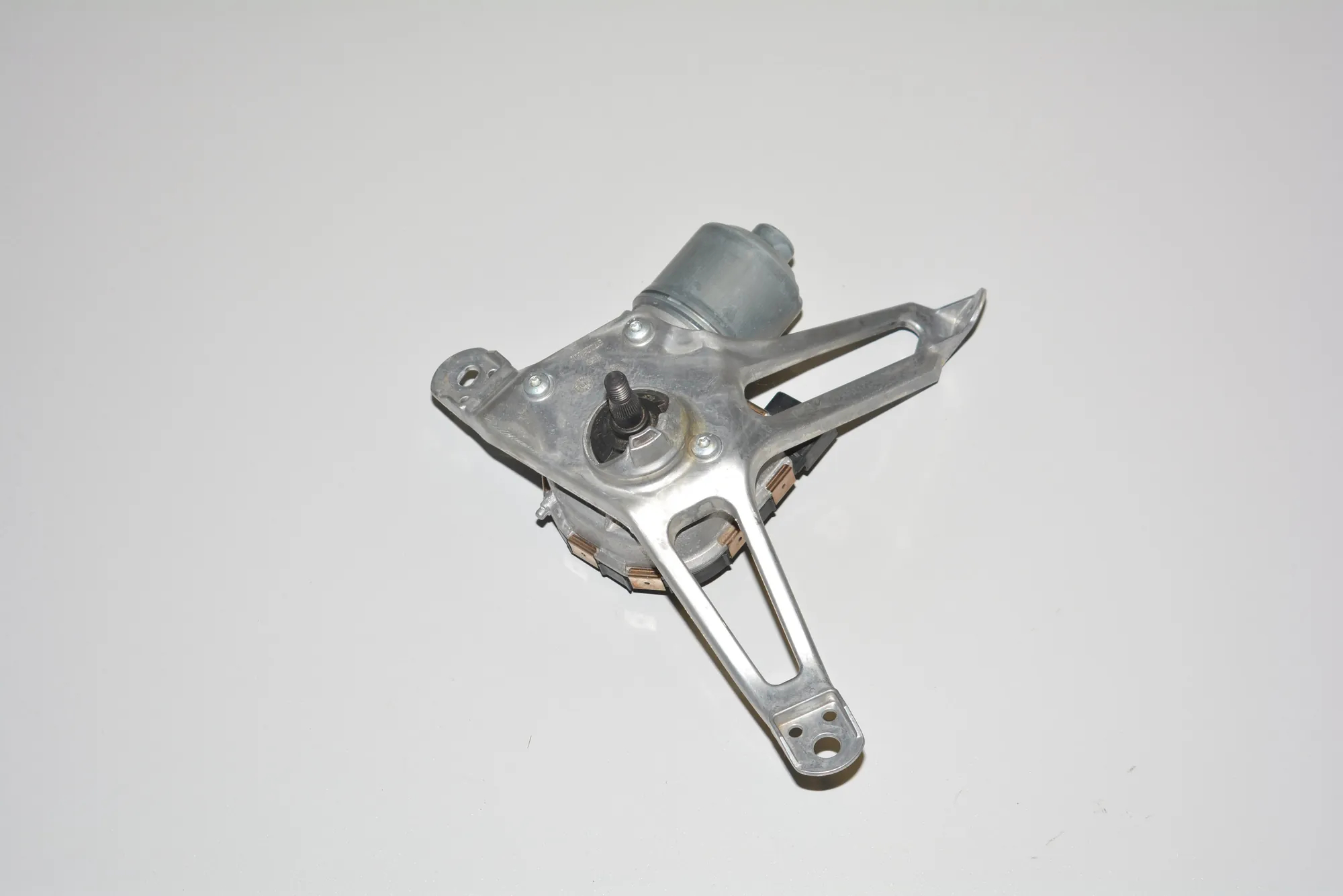 Front Windshield Wiper Mechanism – OEM 7359449 · BMW i3 (I01) Electric 2020 – 3