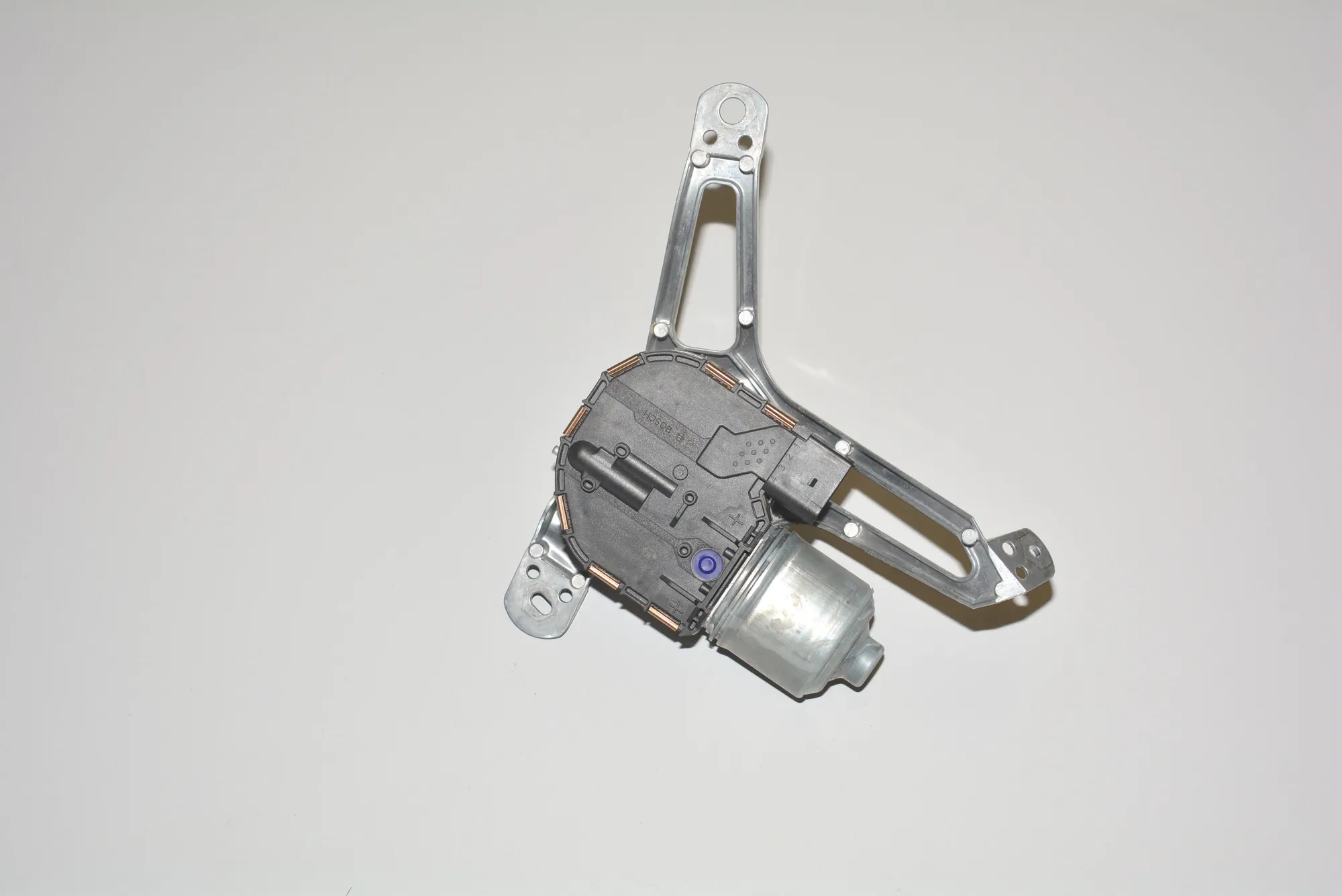 Front Windshield Wiper Mechanism – OEM 7359449 · BMW i3 (I01) Electric 2020 – 2