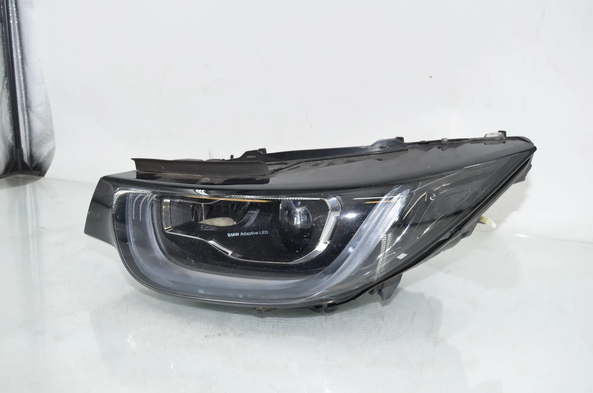 Front Left Headlight – OEM 7467757 · BMW i3 (I01) s Range Extender 2019 – 2