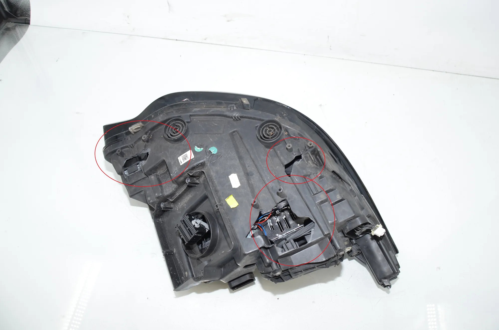 Front Left Headlight – OEM 7467757 · BMW i3 (I01) s Range Extender 2019 – 4