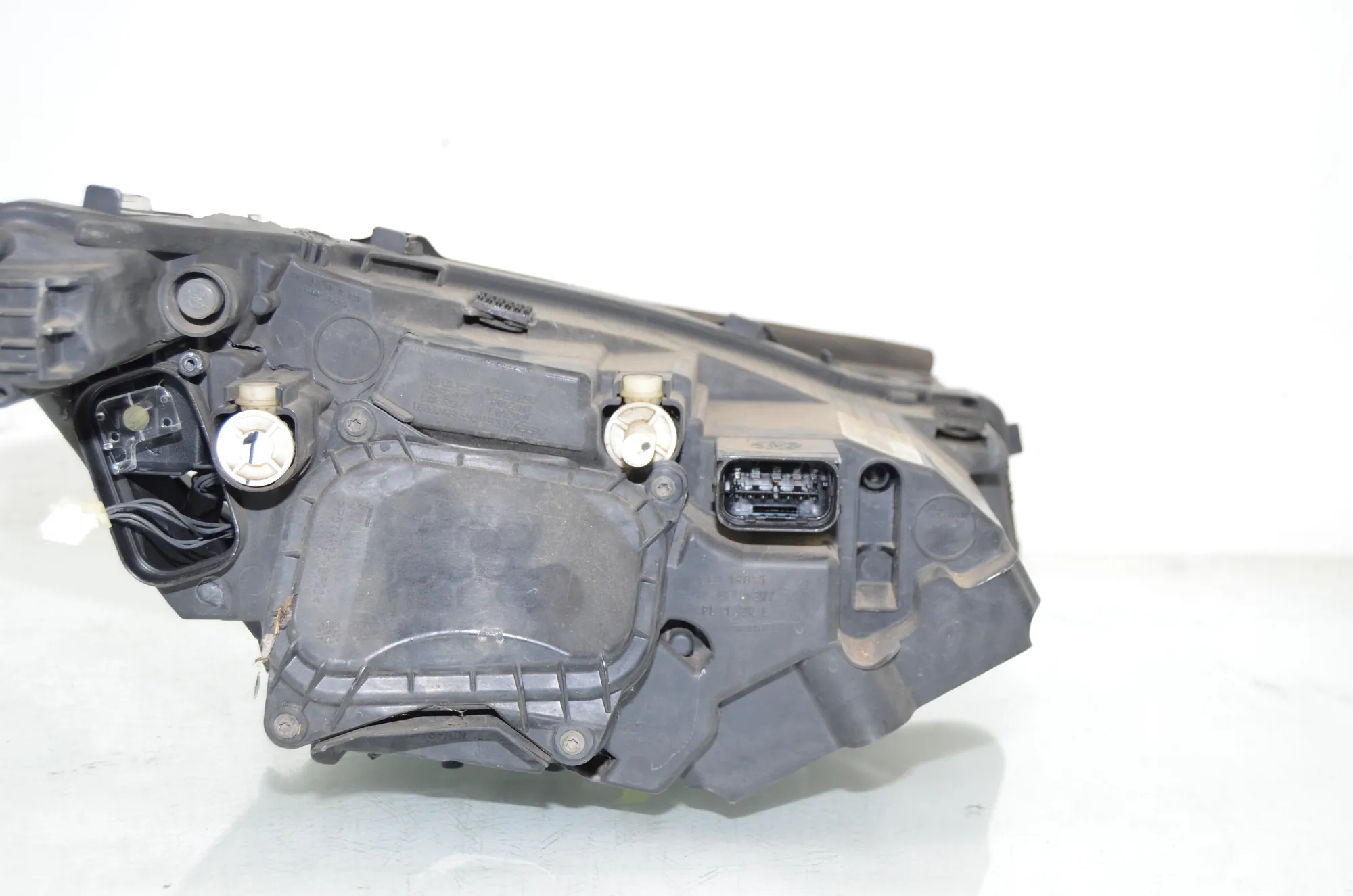 Front Left Headlight – OEM 7467757 · BMW i3 (I01) s Range Extender 2019 – 5