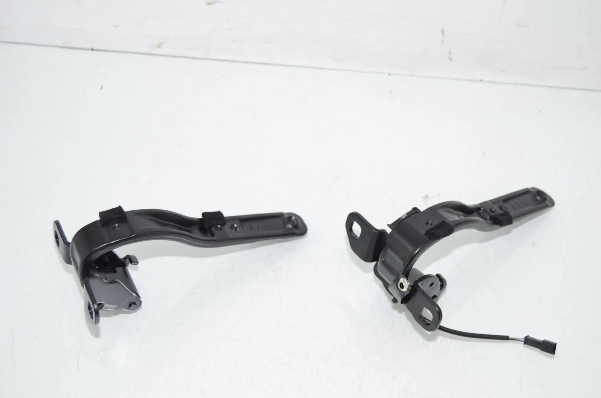 Left Side Bootlid Hinge – OEM 7296774 · BMW i3 (I01) s Range Extender 2019 – 2