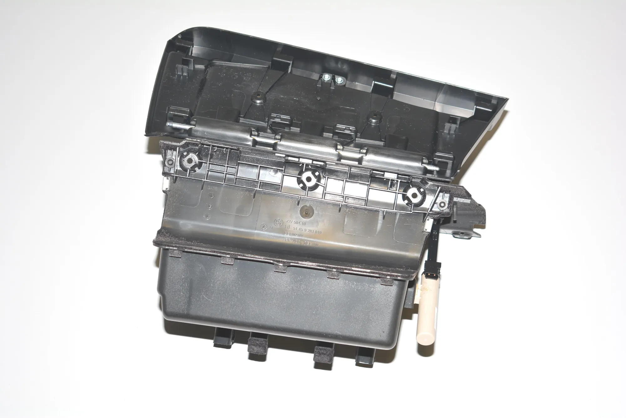 Glove Compartment – OEM 9283020 · BMW i3 (I01) Electric 2020 – 2