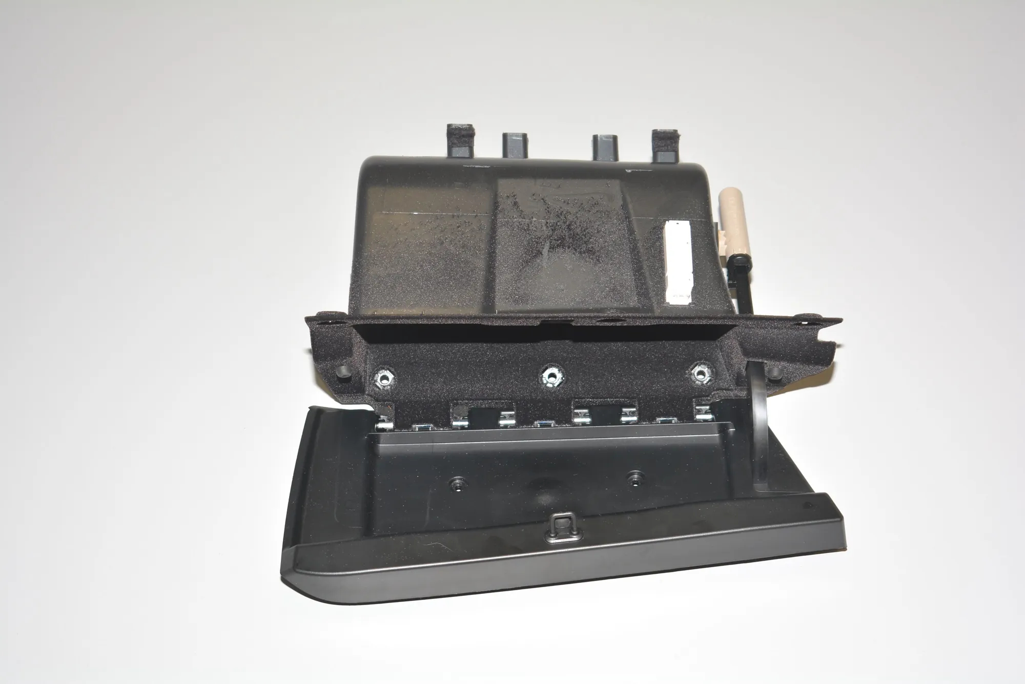 Glove Compartment – OEM 9283020 · BMW i3 (I01) Electric 2020 – 4