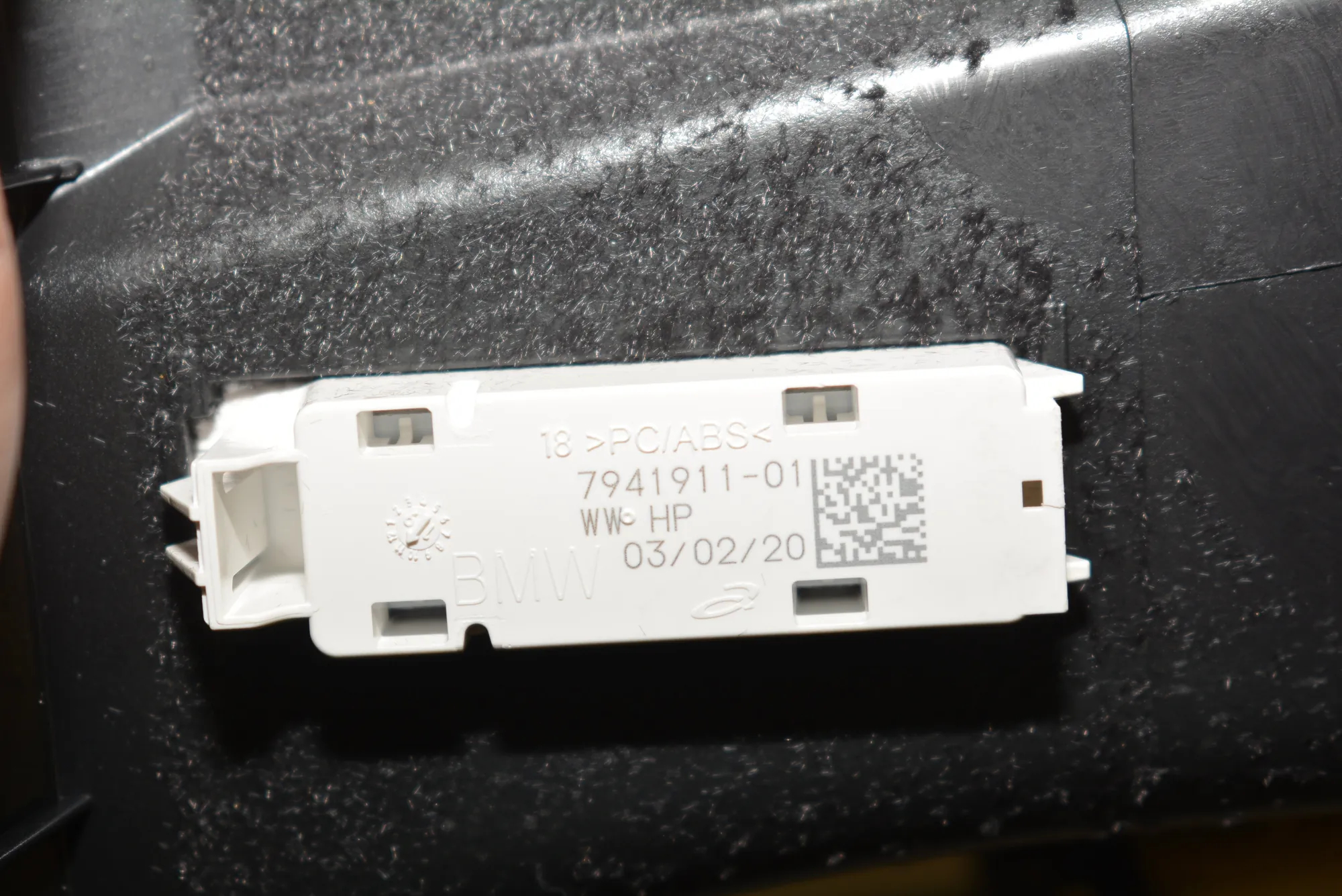 Glove Compartment – OEM 9283020 · BMW i3 (I01) Electric 2020 – 7