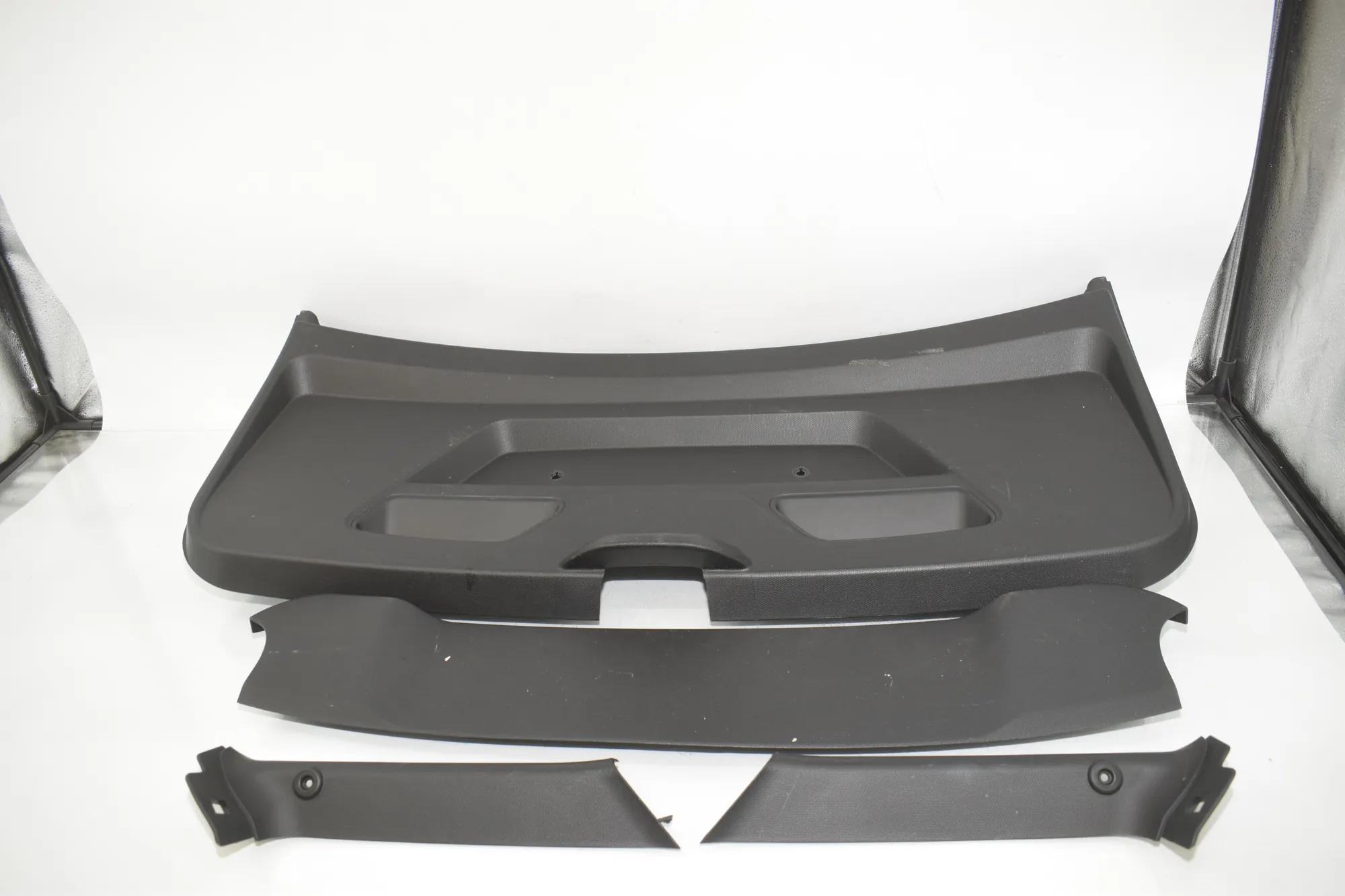 Tailgate Bootlid Cover Trim – OEM 7305089 · BMW i3 (I01) s Range Extender 2019 – 2