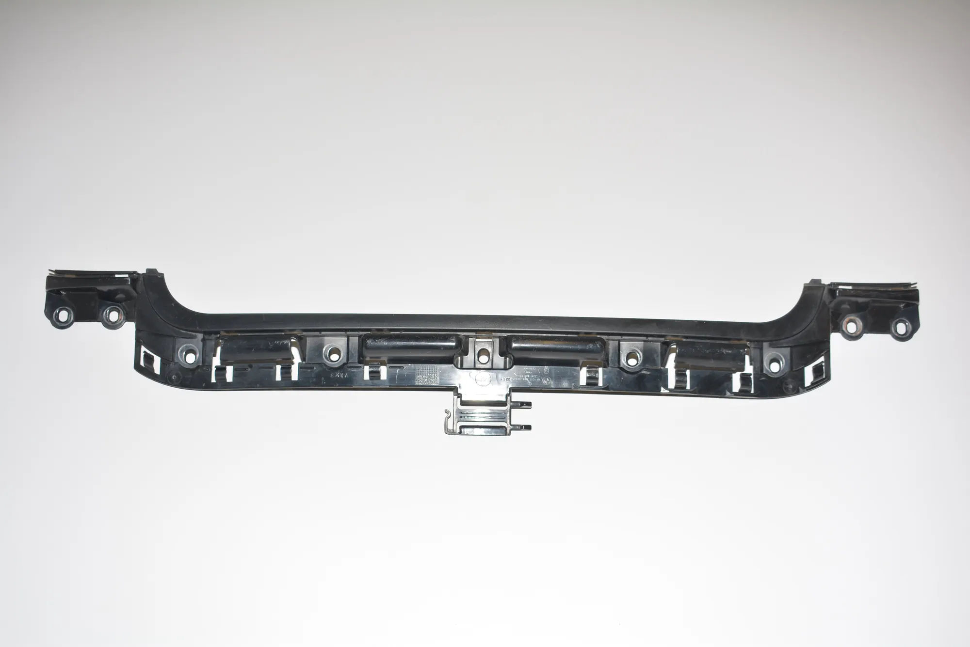 Rear Bumper Middle Bracket – OEM 7058521 · BMW 1 (E81) 118 d 2008 – 2