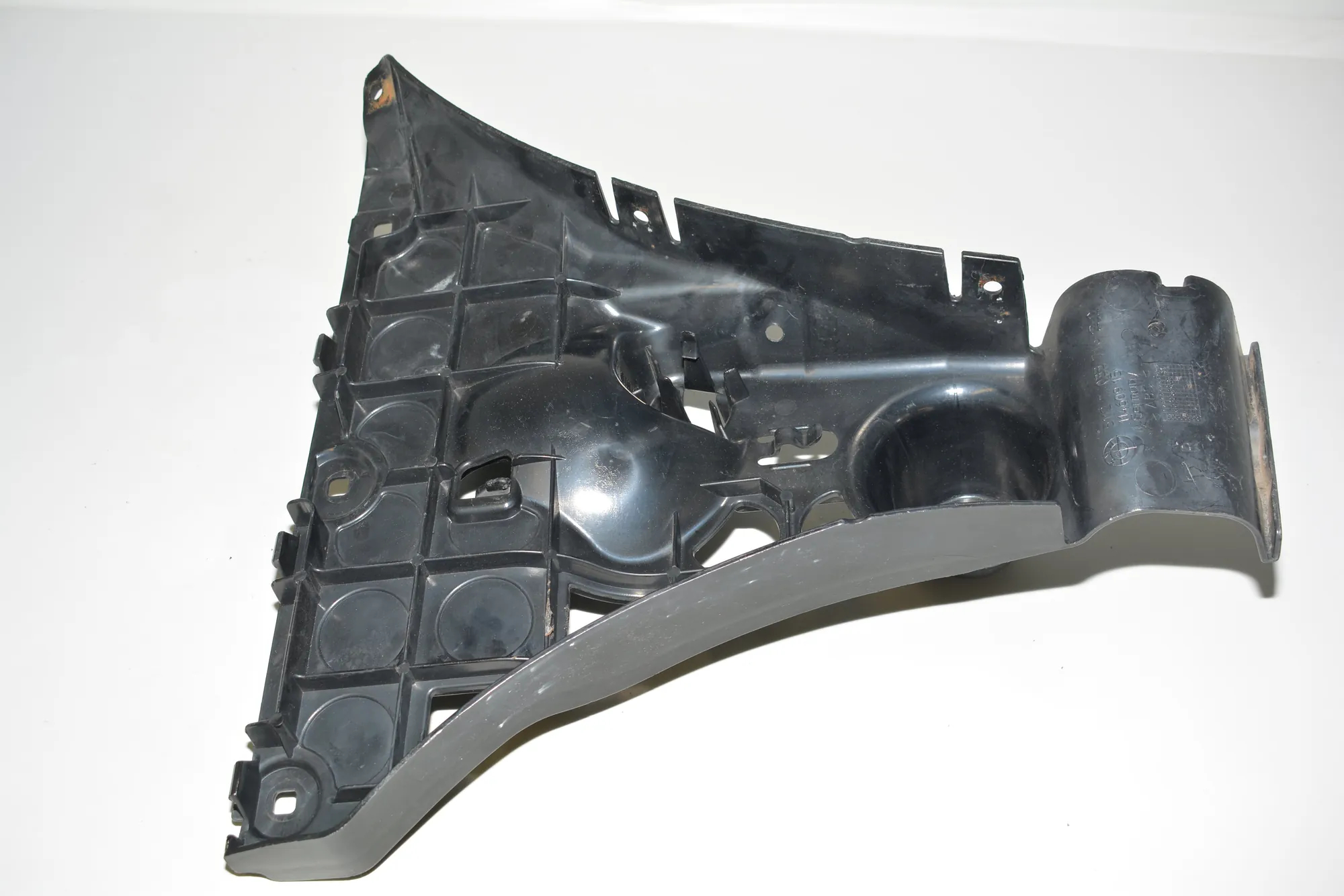Rear Right Bumper Bracket – OEM 7033716 · BMW 5 (E60) 523 i 2005 – 4