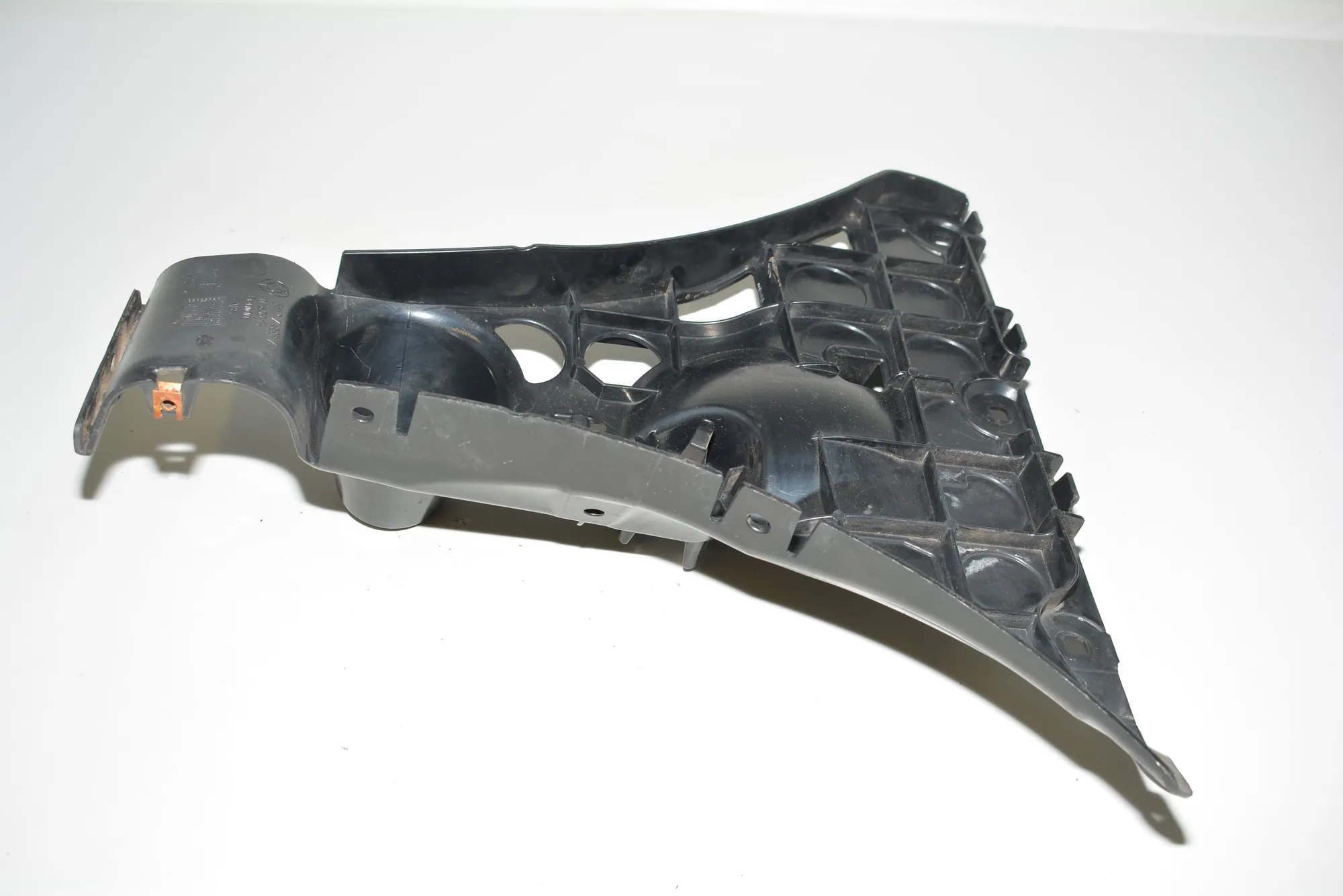 Rear Right Bumper Bracket – OEM 7033716 · BMW 5 (E60) 523 i 2005 – 3